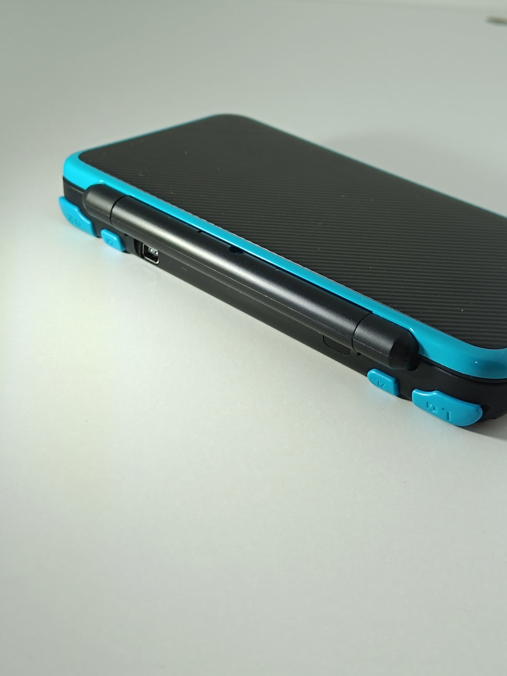 New Nintendo 2DS XL - Blau / Schwarz - inkl. Originalverpackung & Ladegerät