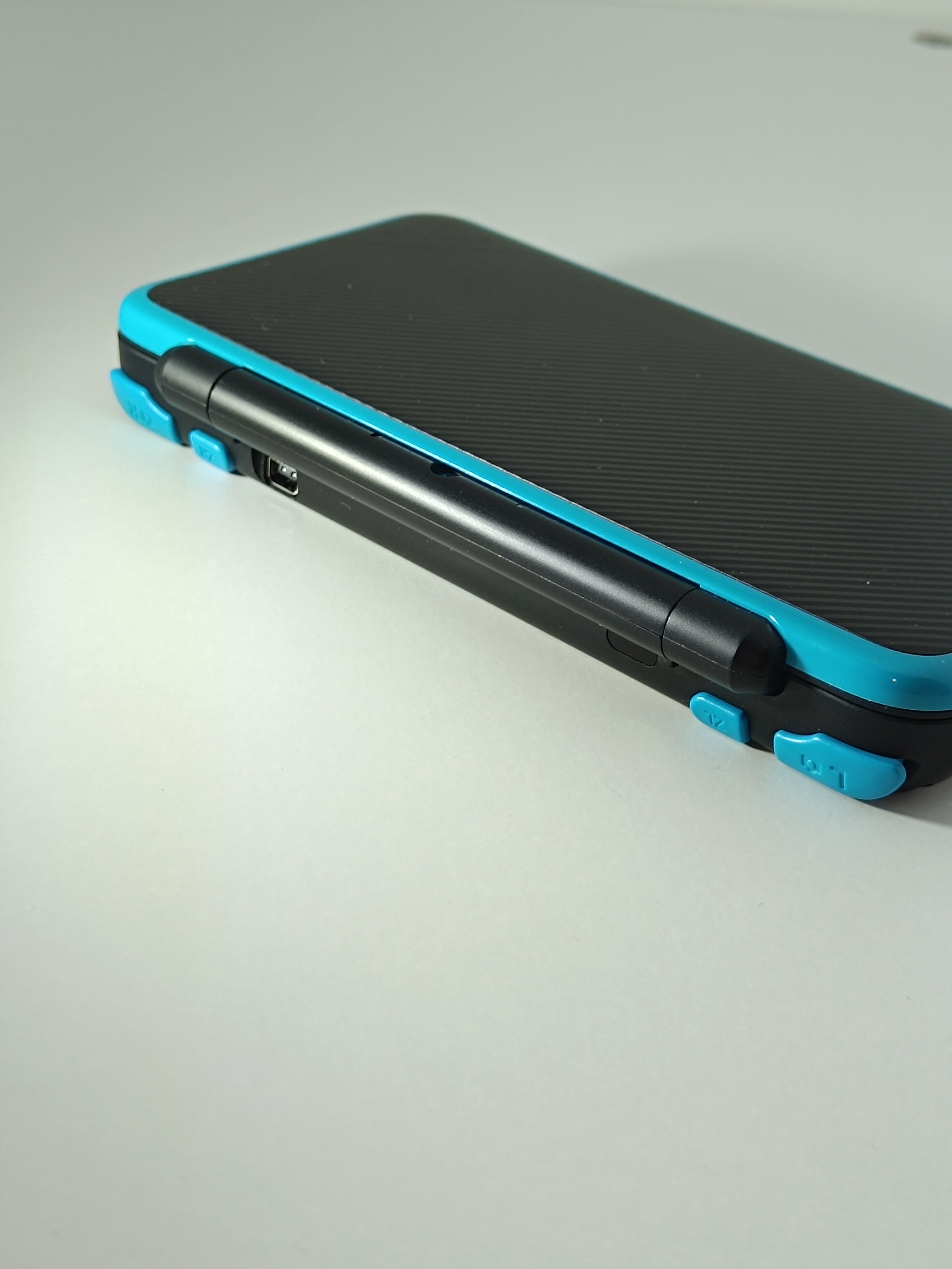 New Nintendo 2DS XL - Blau / Schwarz - inkl. Originalverpackung & Ladegerät