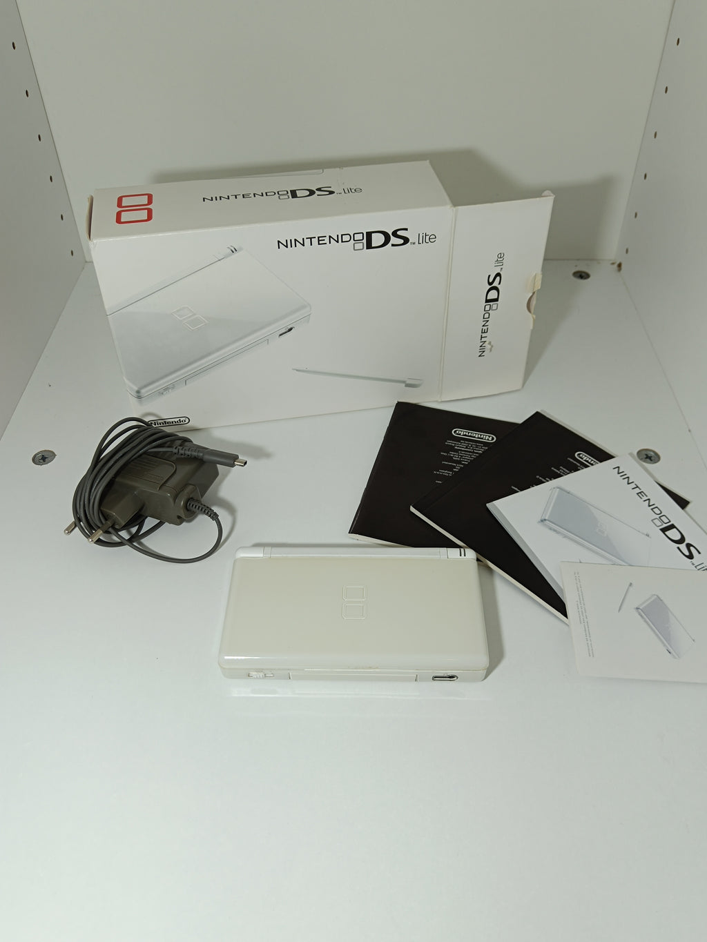 Nintendo DS Lite weiß + OVP & Ladegerät