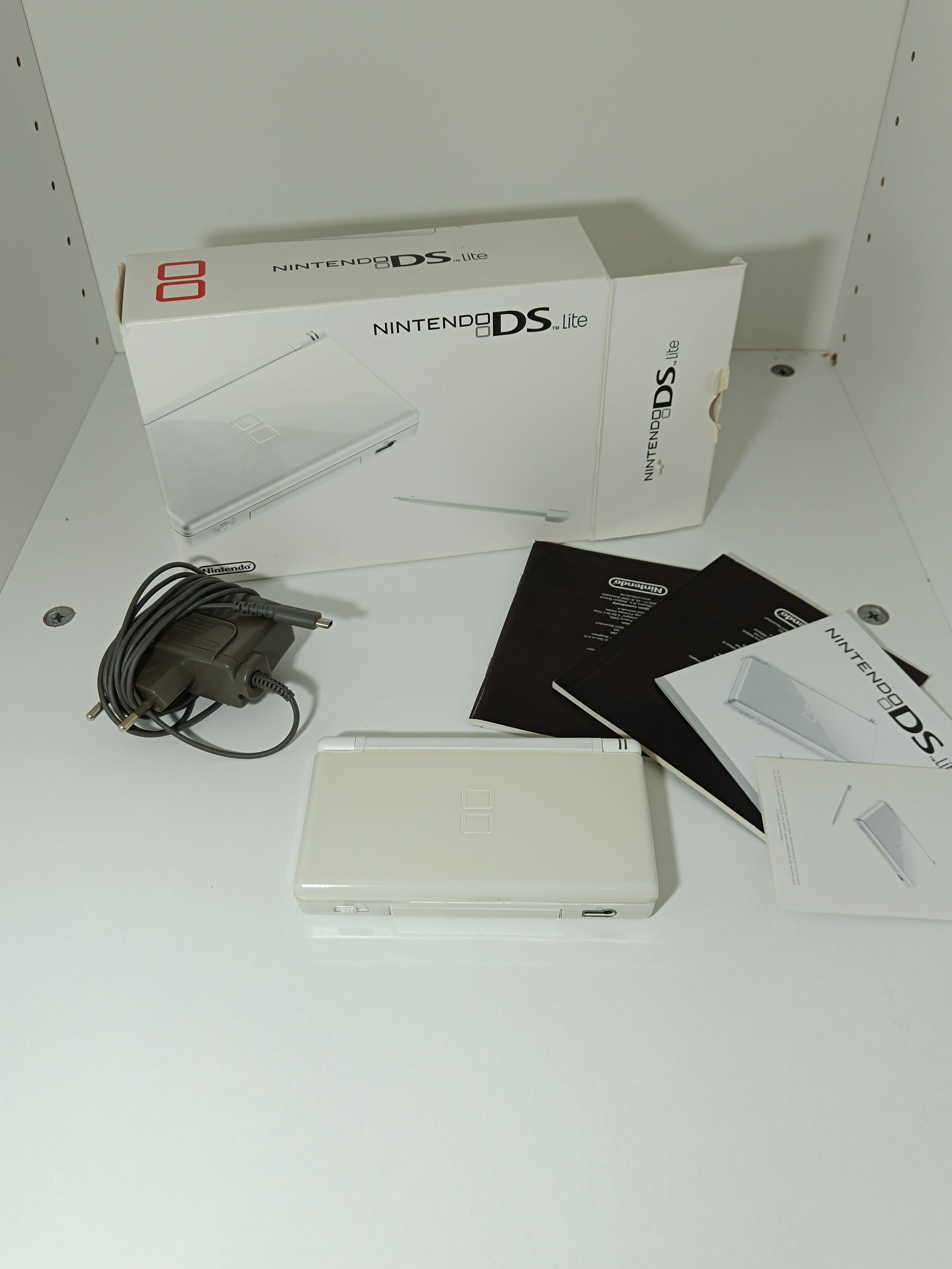 Nintendo DS Lite weiß + OVP & Ladegerät