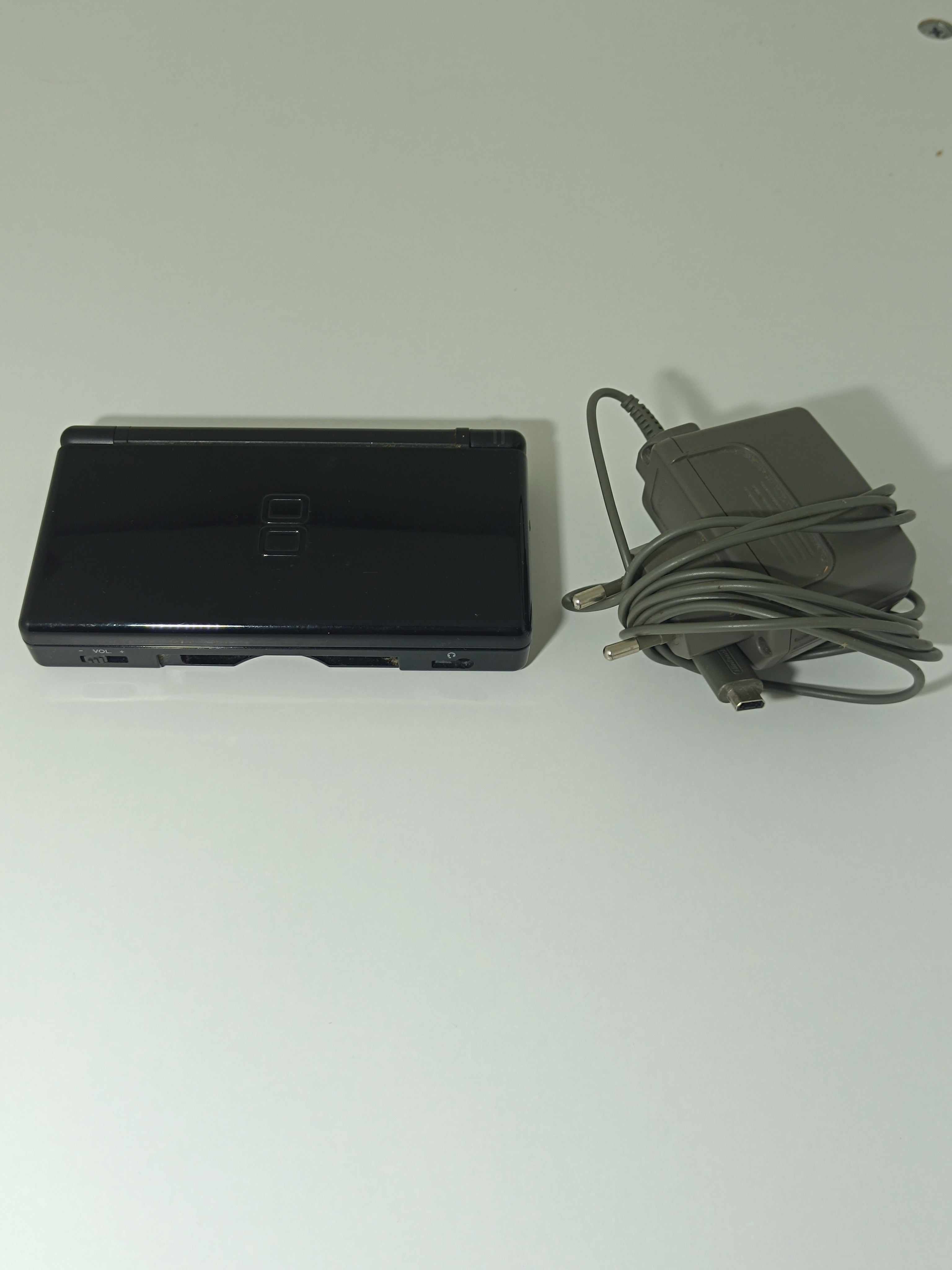 Nintendo DS Lite - Halbdefekt - inkl. Ladegerät