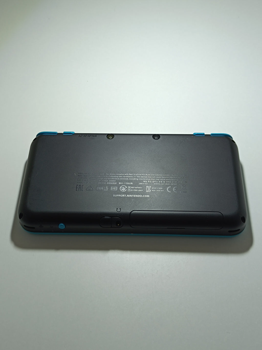 New Nintendo 2DS XL - Blau / Schwarz - inkl. Originalverpackung & Ladegerät