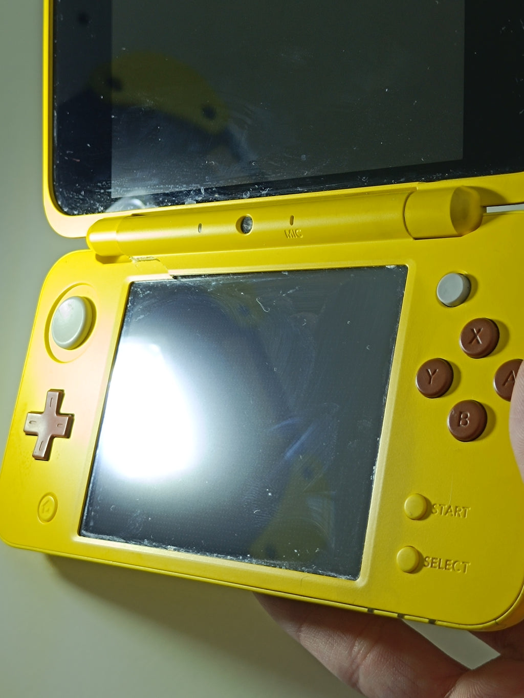 New Nintendo 2DS XL Pikachu Pokemon Edition - mit Bruch | Rarität