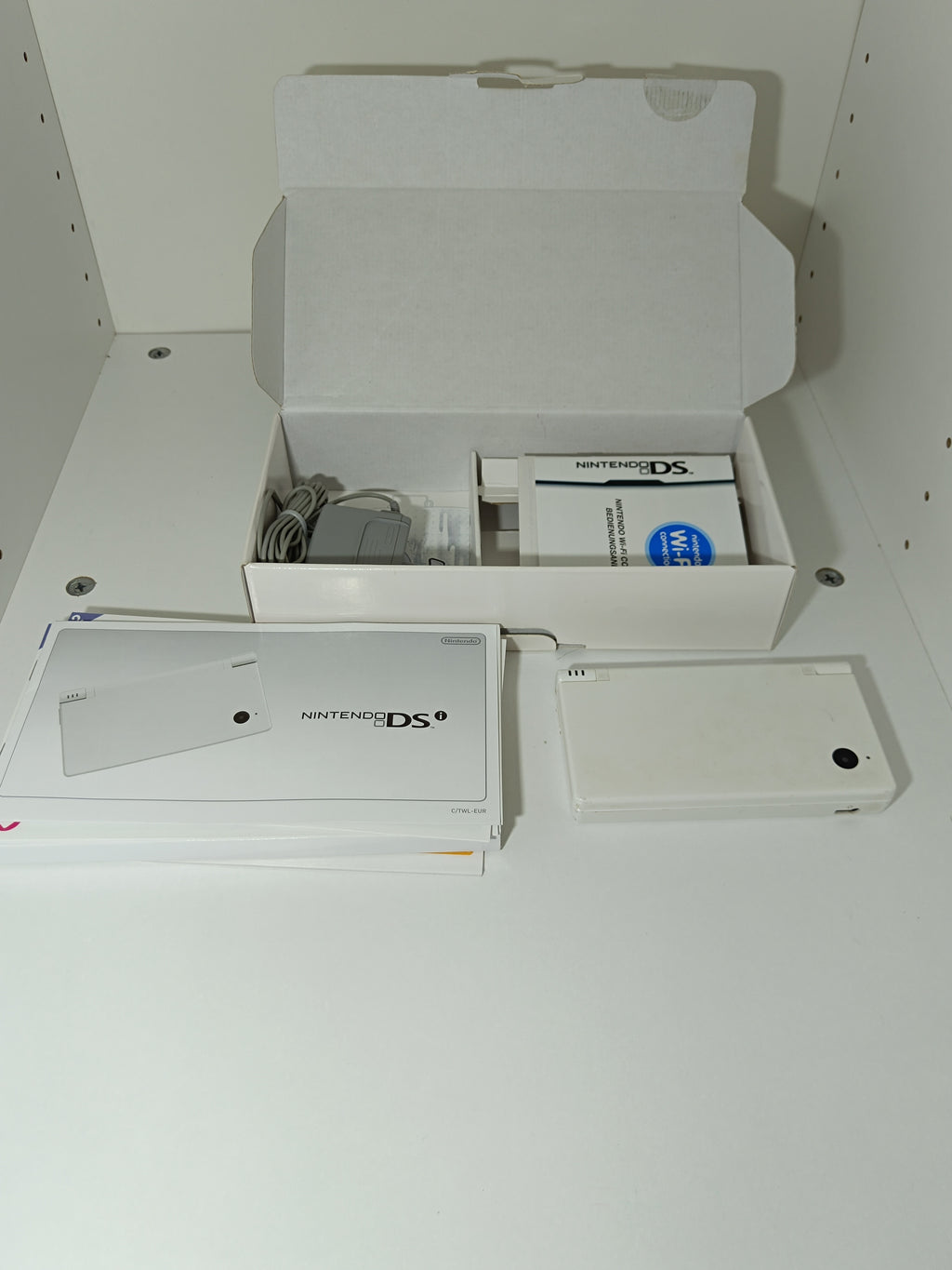 Nintendo DSi Konsole - inkl Originalverpackung & Ladegerät