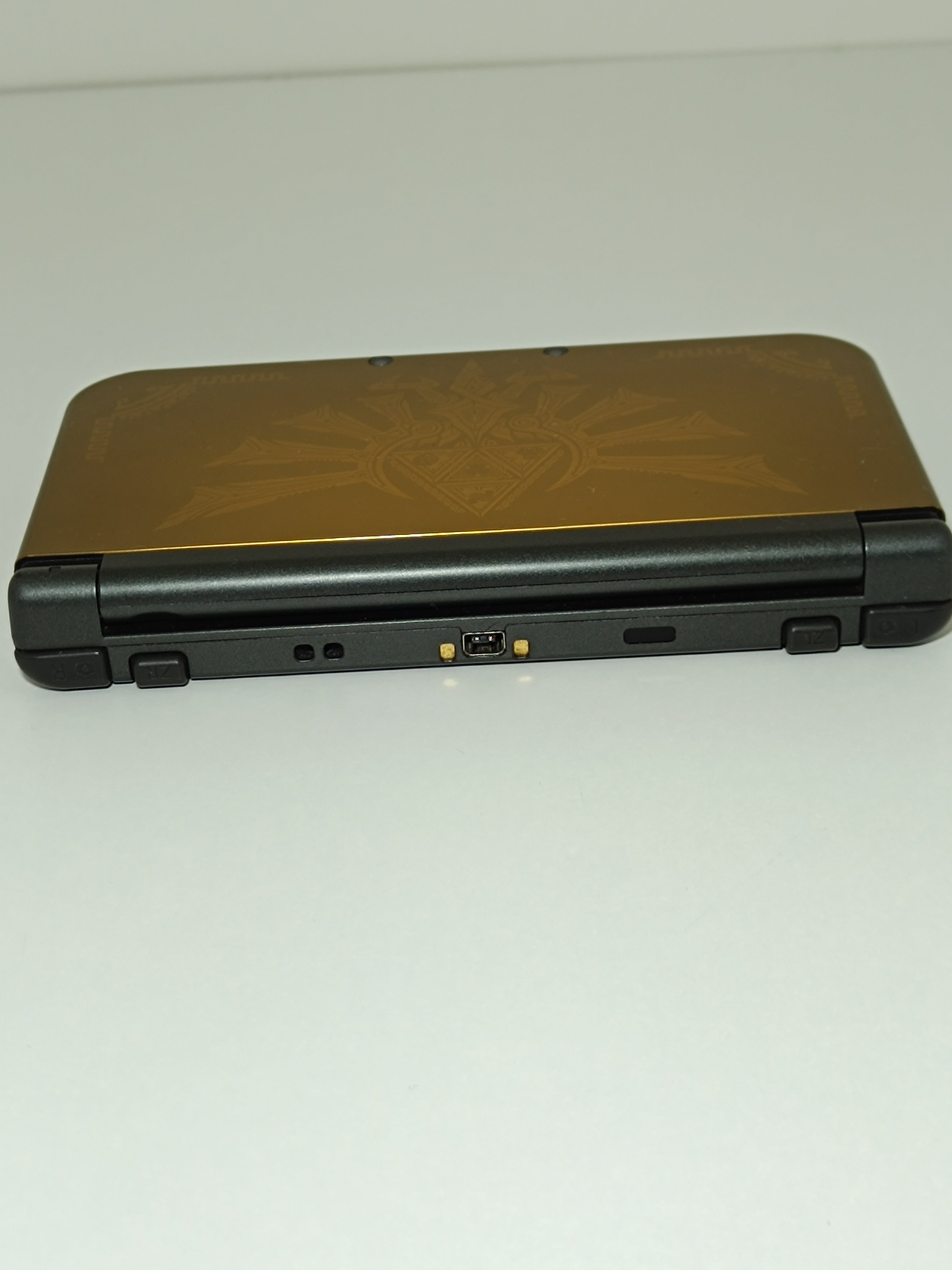 New Nintendo 3DS XL - Hyrule Edition