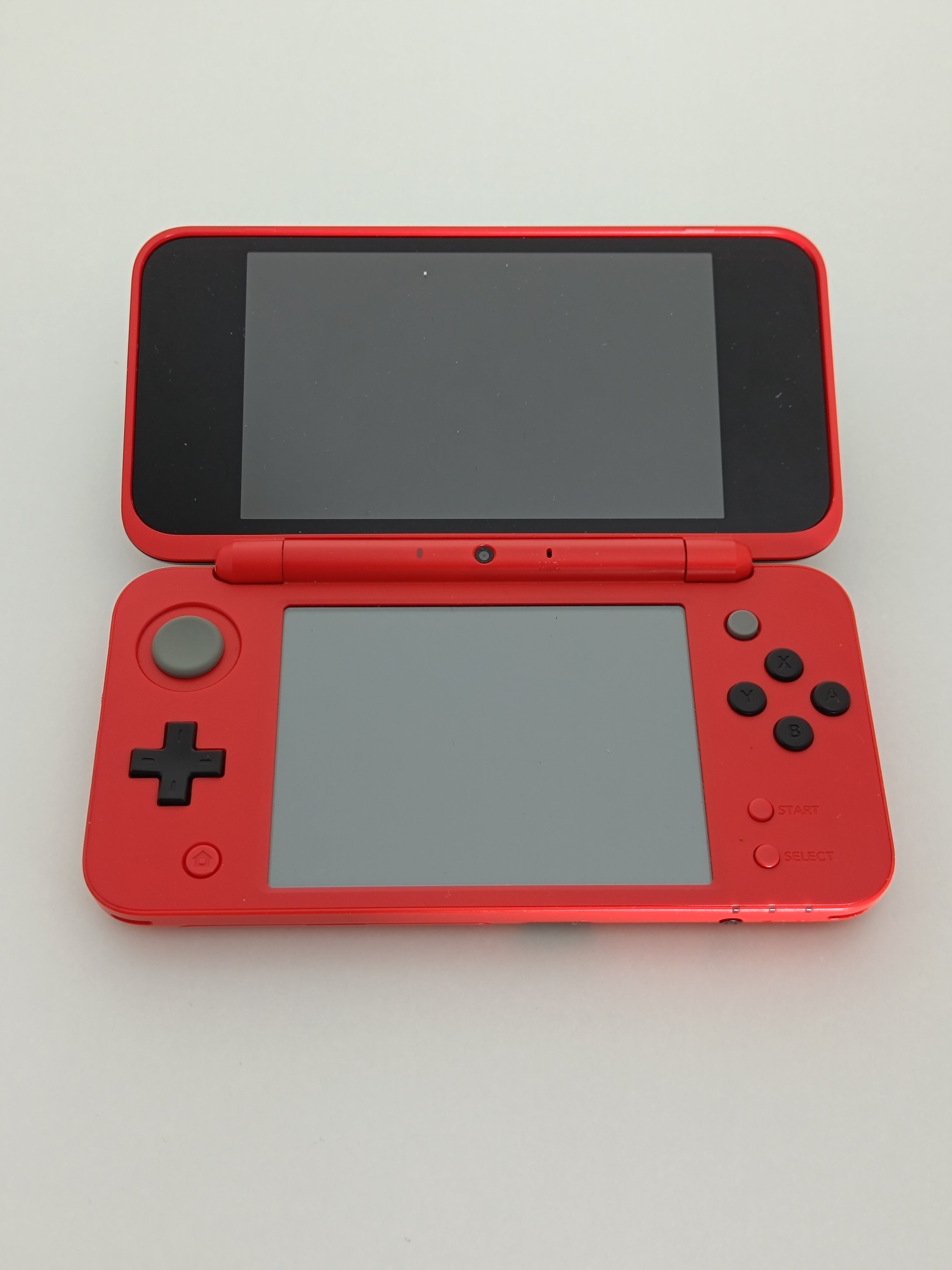 New Nintendo 2DS XL - Pokemon Pokeball Edition - inkl. Ladegerät