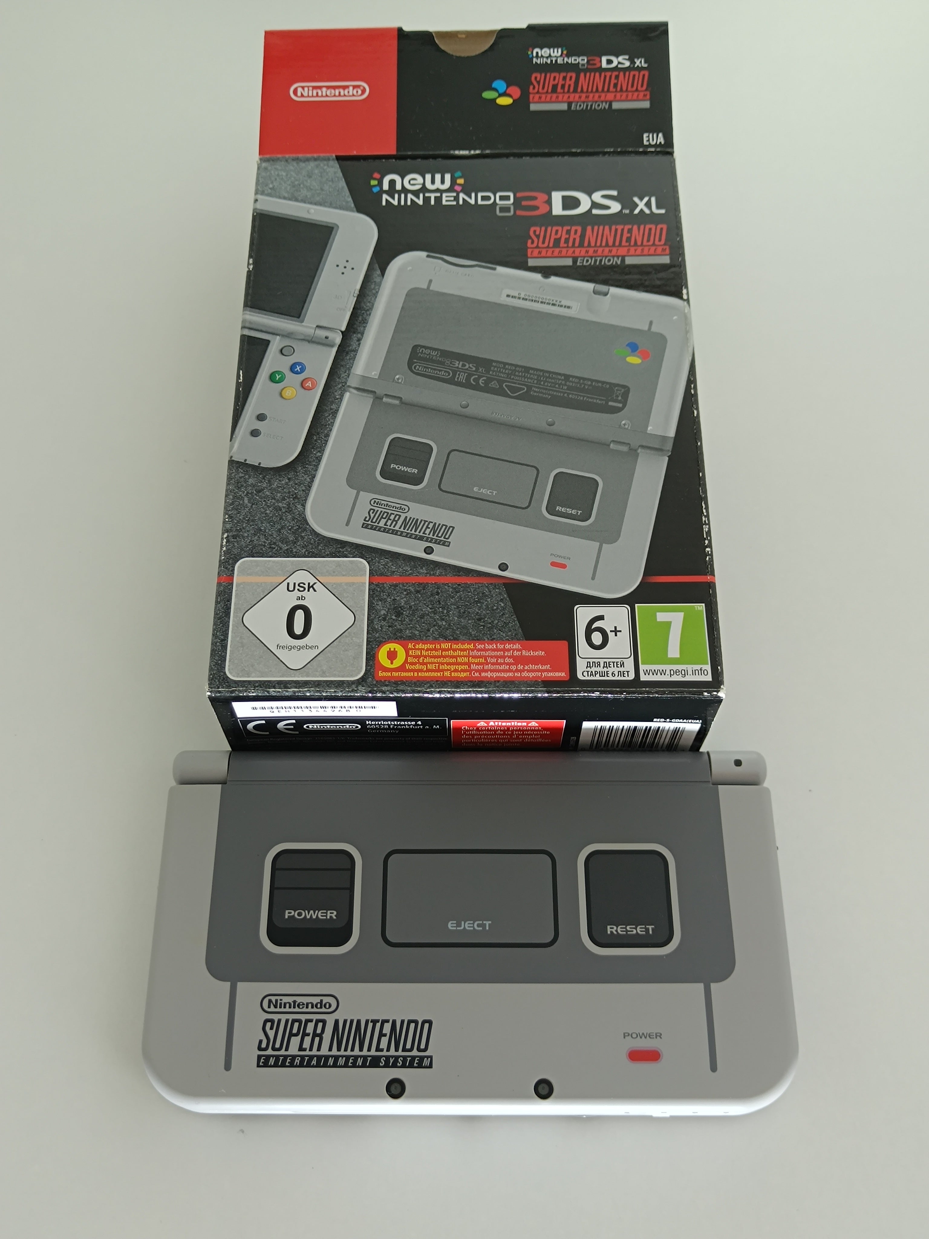 New Nintendo 3DS XL - SNES Edition inkl. Verpackung & Ladegerät