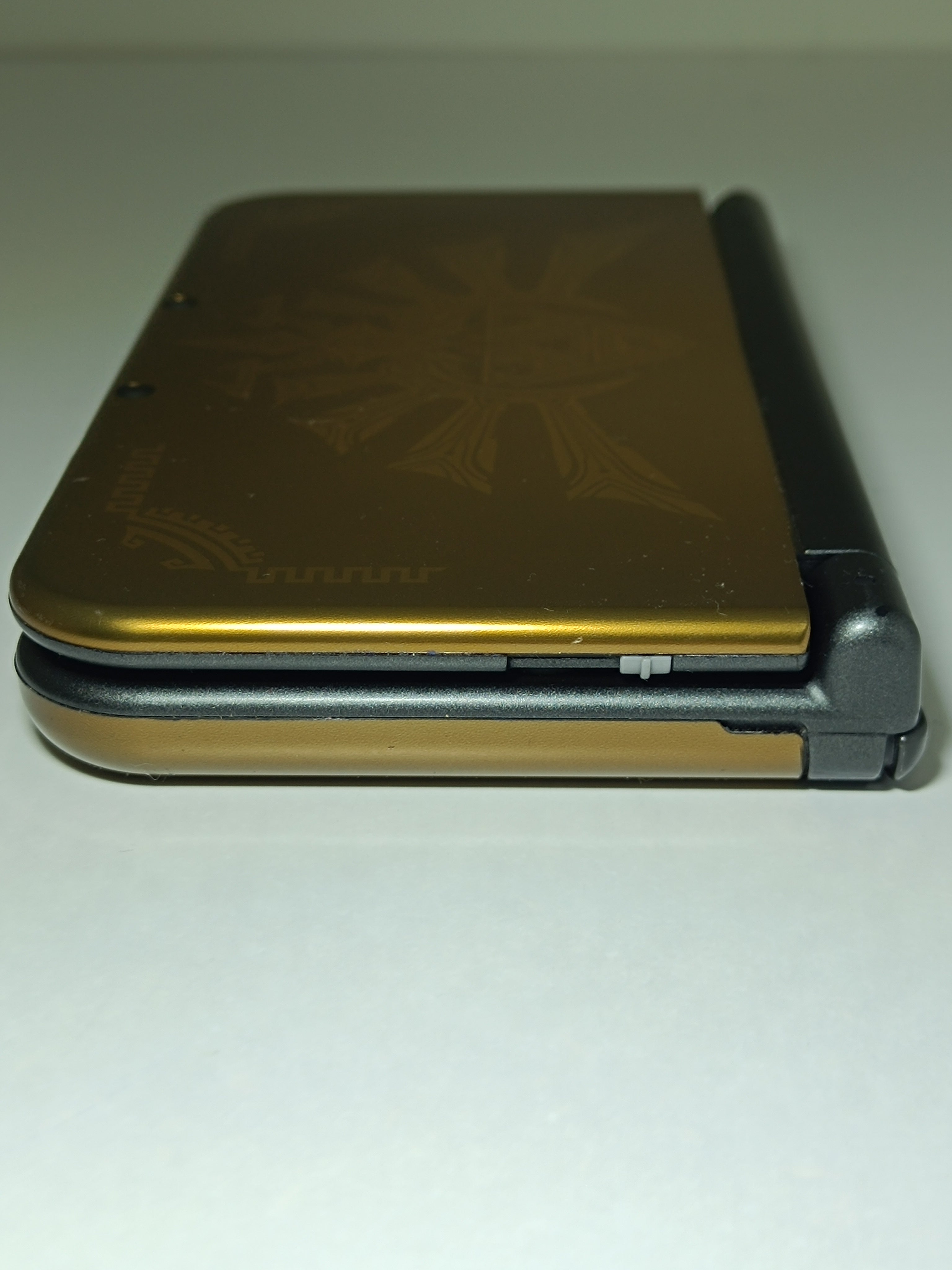 New Nintendo 3DS XL - Hyrule Edition