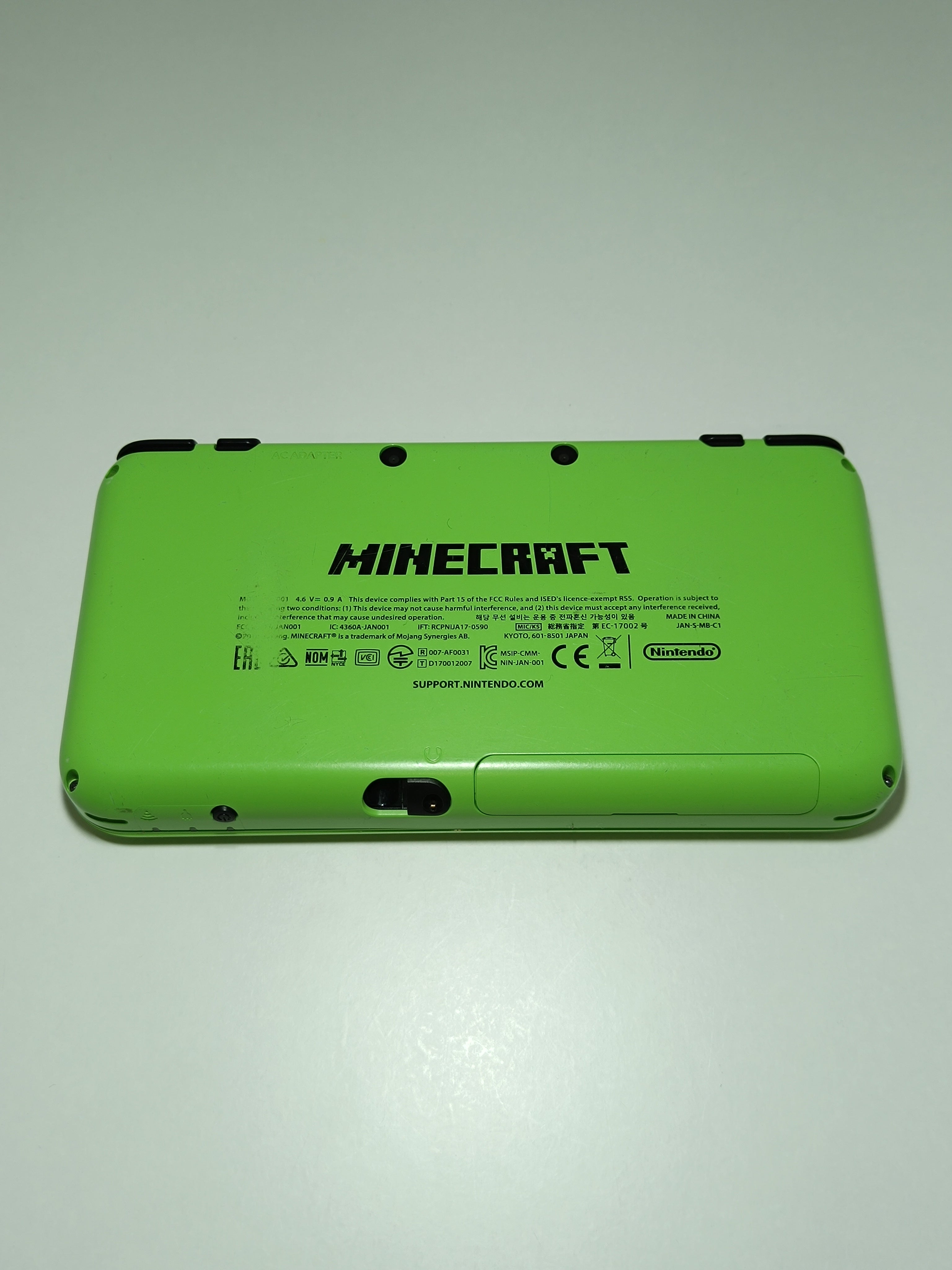 New Nintendo 2DS XL - Minecraft Edition