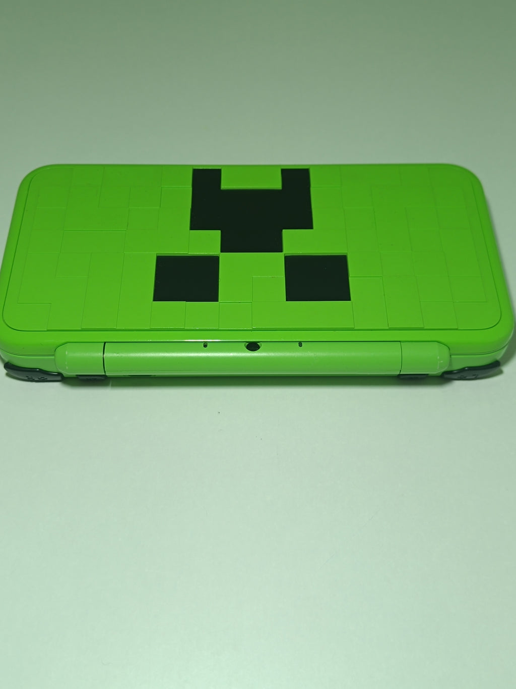 New Nintendo 2DS XL - Minecraft Edition