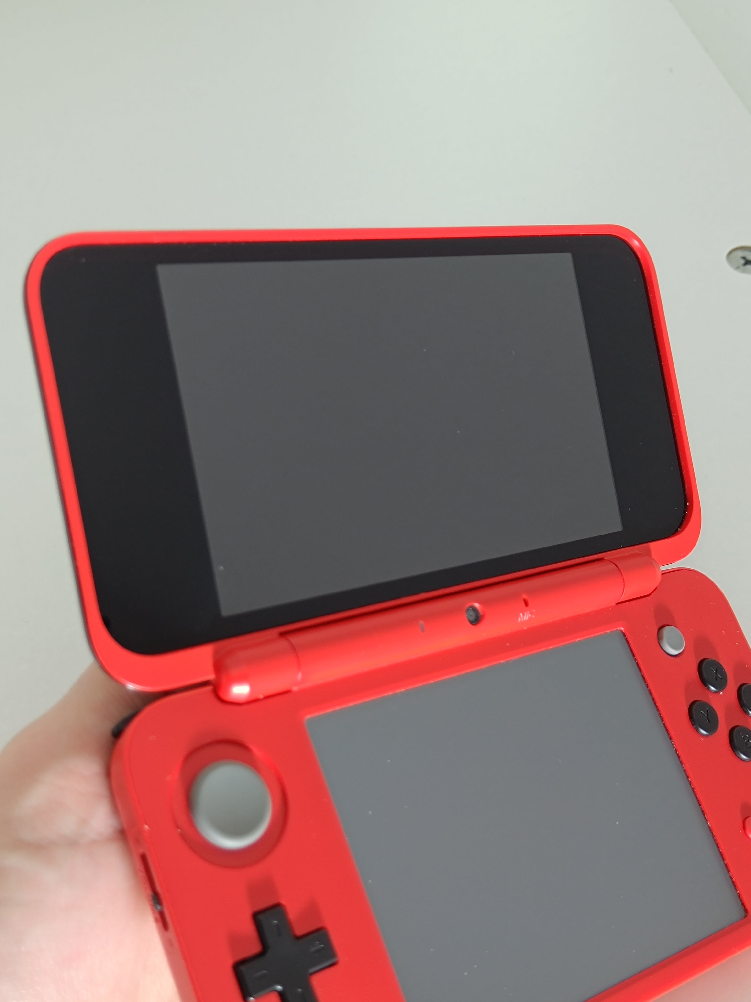 New Nintendo 2DS XL - Pokemon Pokeball Edition - inkl. Ladegerät