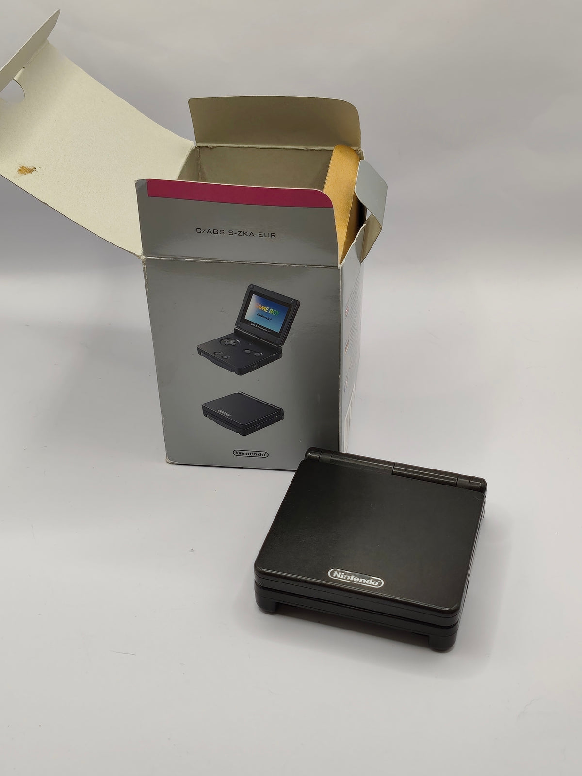 Game Boy Advance SP - Schwarz, inklusive Verpackung & Ladegerät