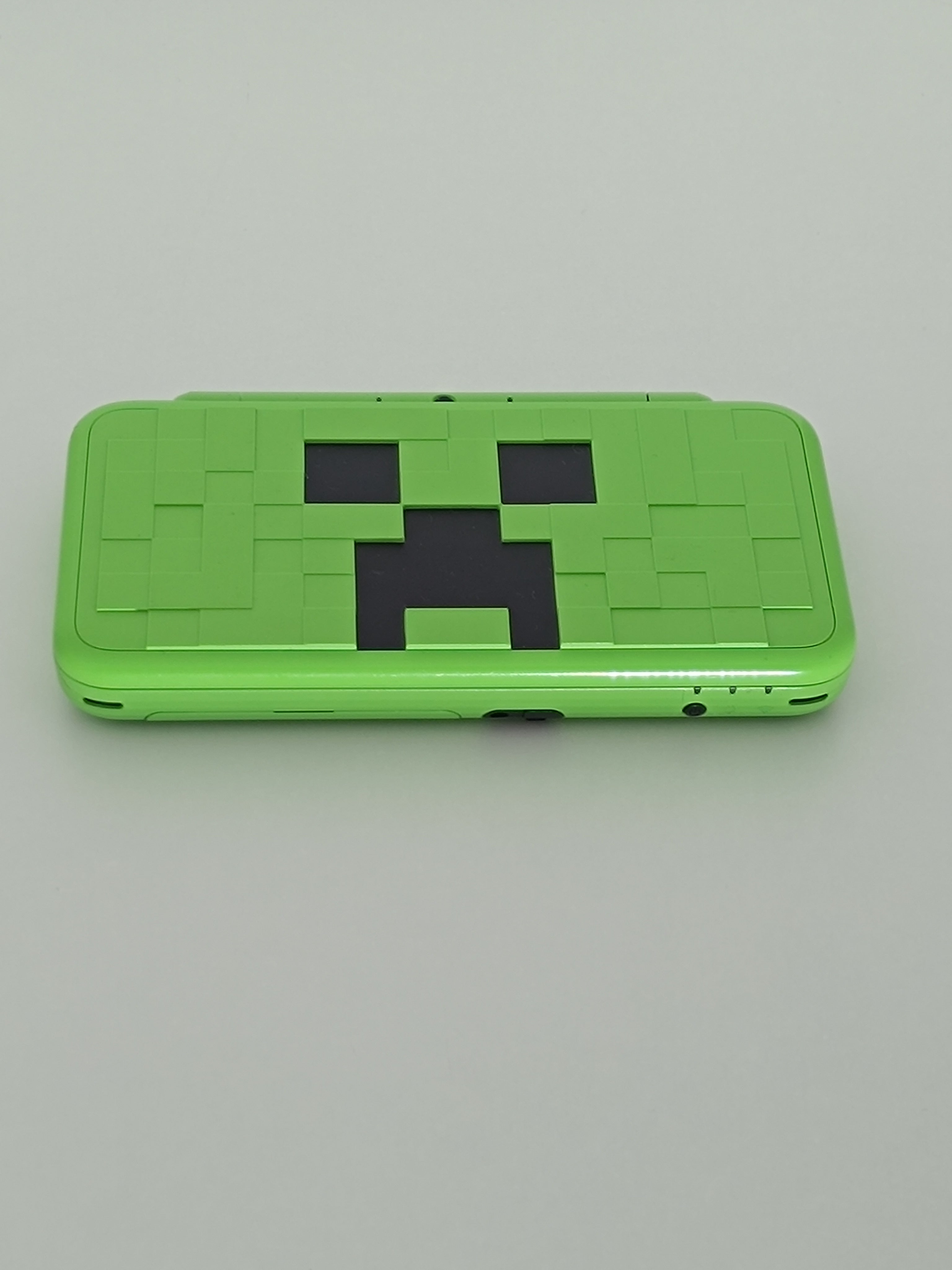 New Nintendo 2DS XL - Minecraft Edition