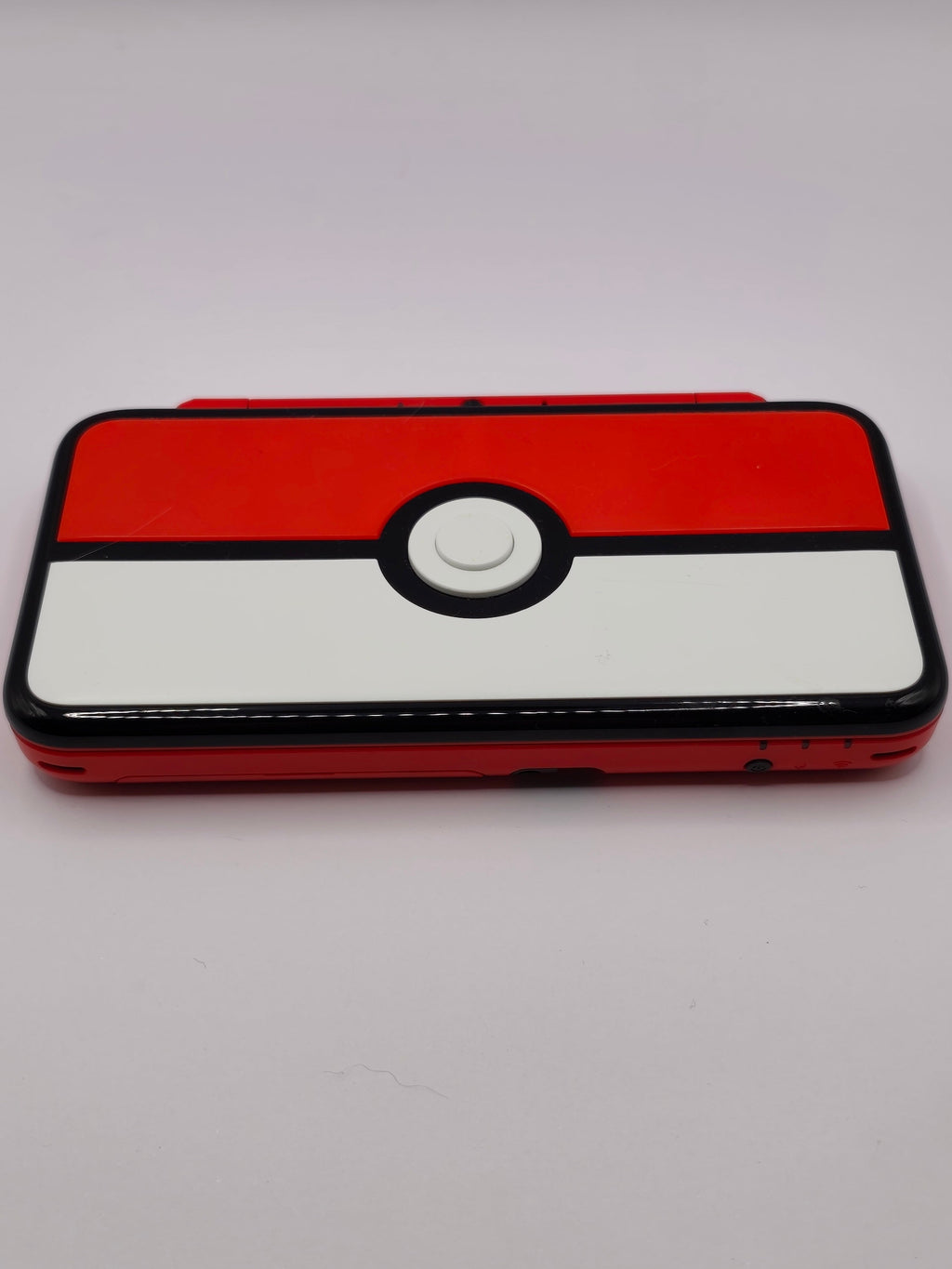 New Nintendo 2DS XL - Pokemon Pokeball Edition - inkl. Ladegerät
