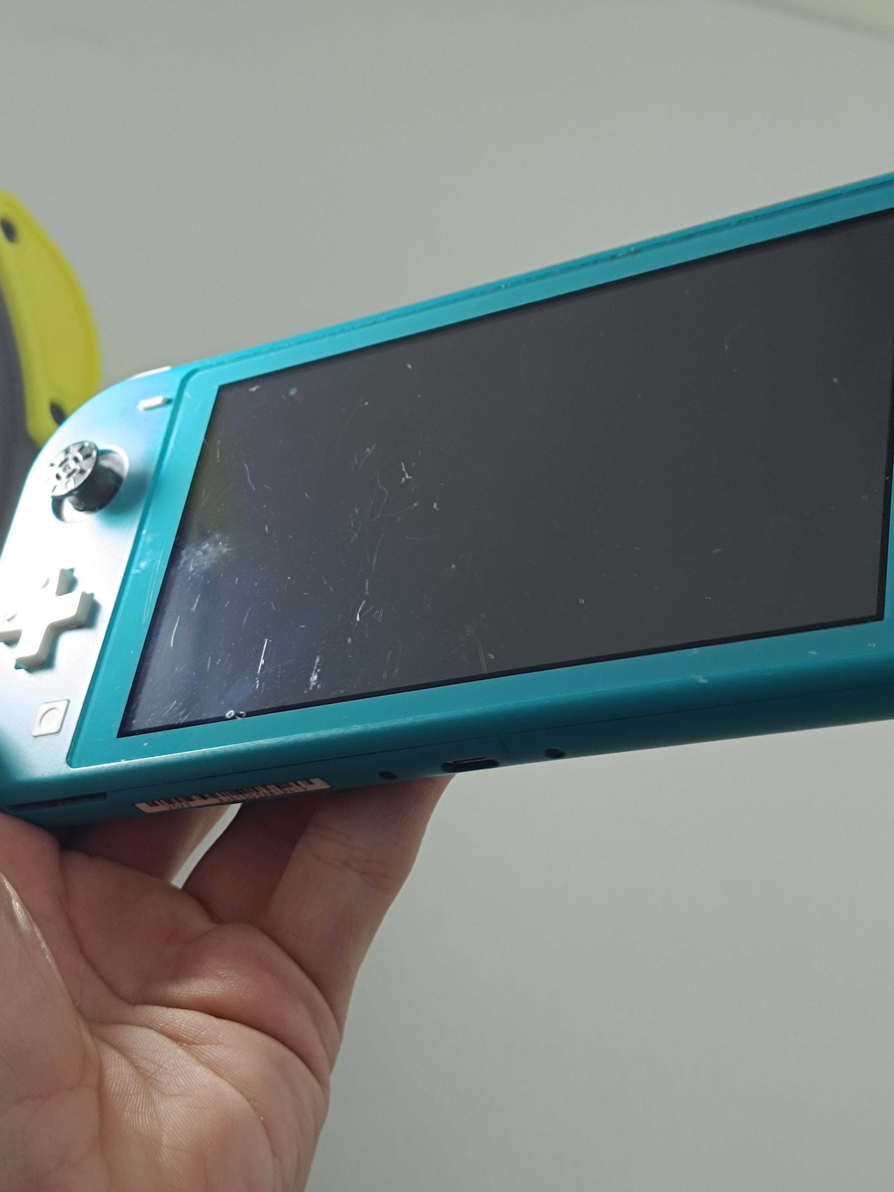 Nintendo Switch Lite Konsole - Animal Crossing Design, mit Ladegerät