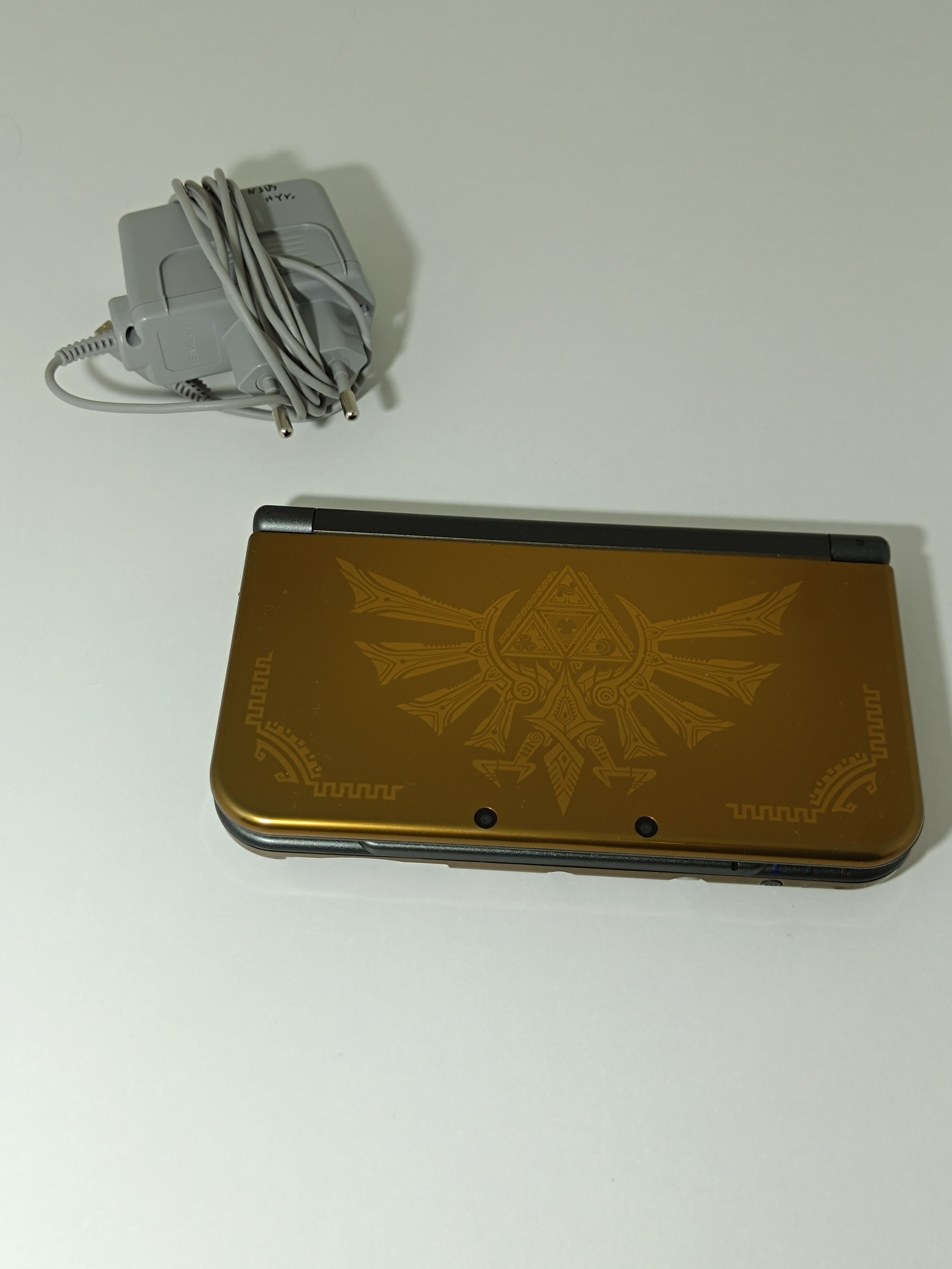 New Nintendo 3DS XL - Hyrule Edition