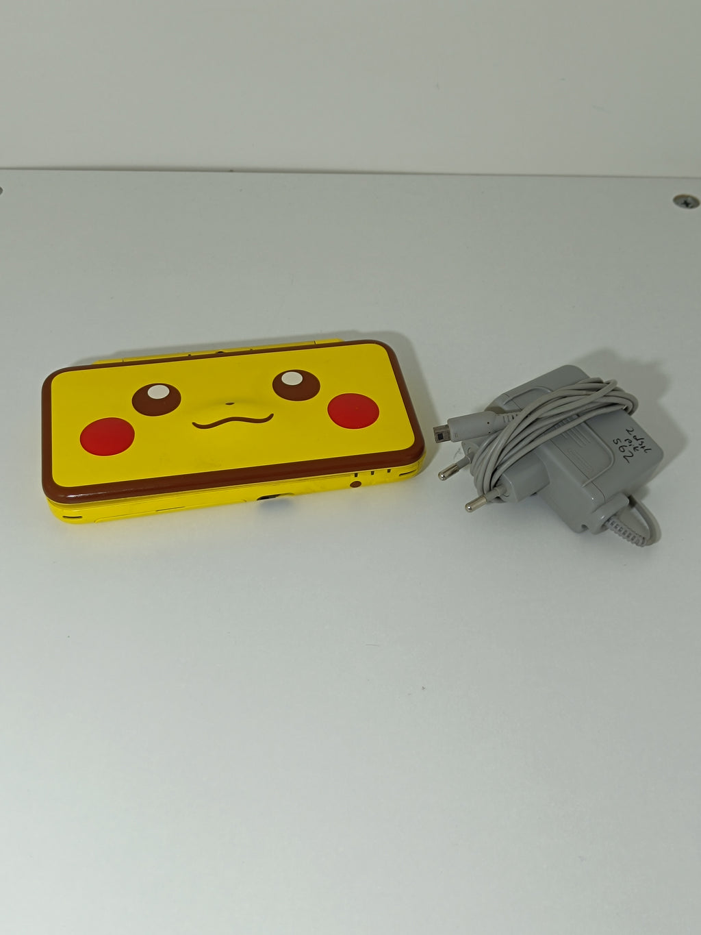 New Nintendo 2DS XL Pikachu Pokemon Edition - mit Bruch | Rarität