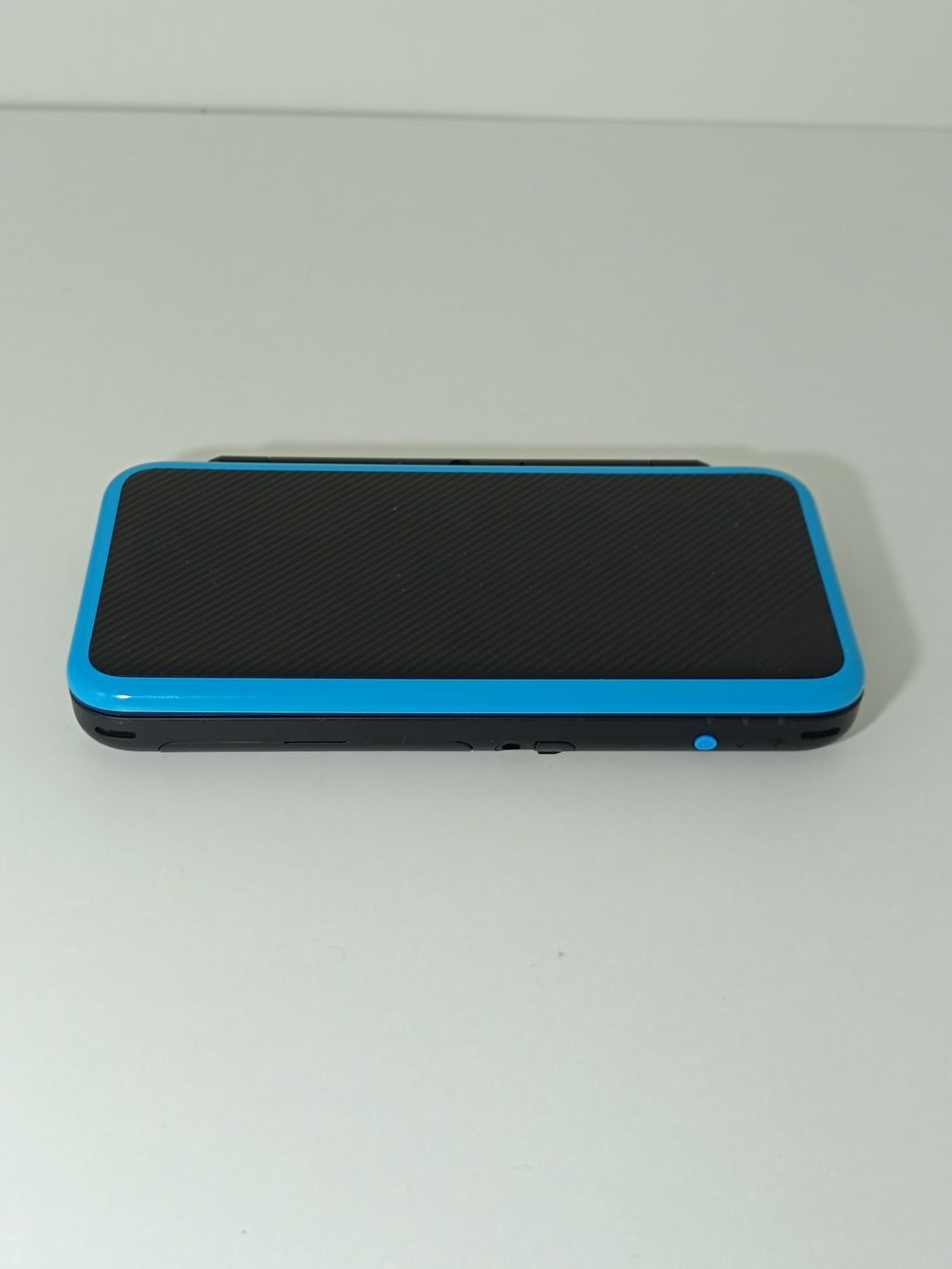 New Nintendo 2DS XL - Blau / Schwarz - inkl. Originalverpackung & Ladegerät