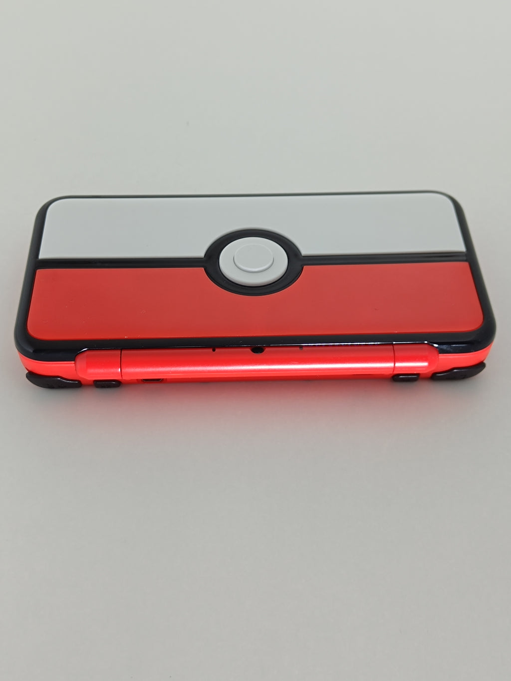 New Nintendo 2DS XL - Pokemon Pokeball Edition - inkl. Ladegerät