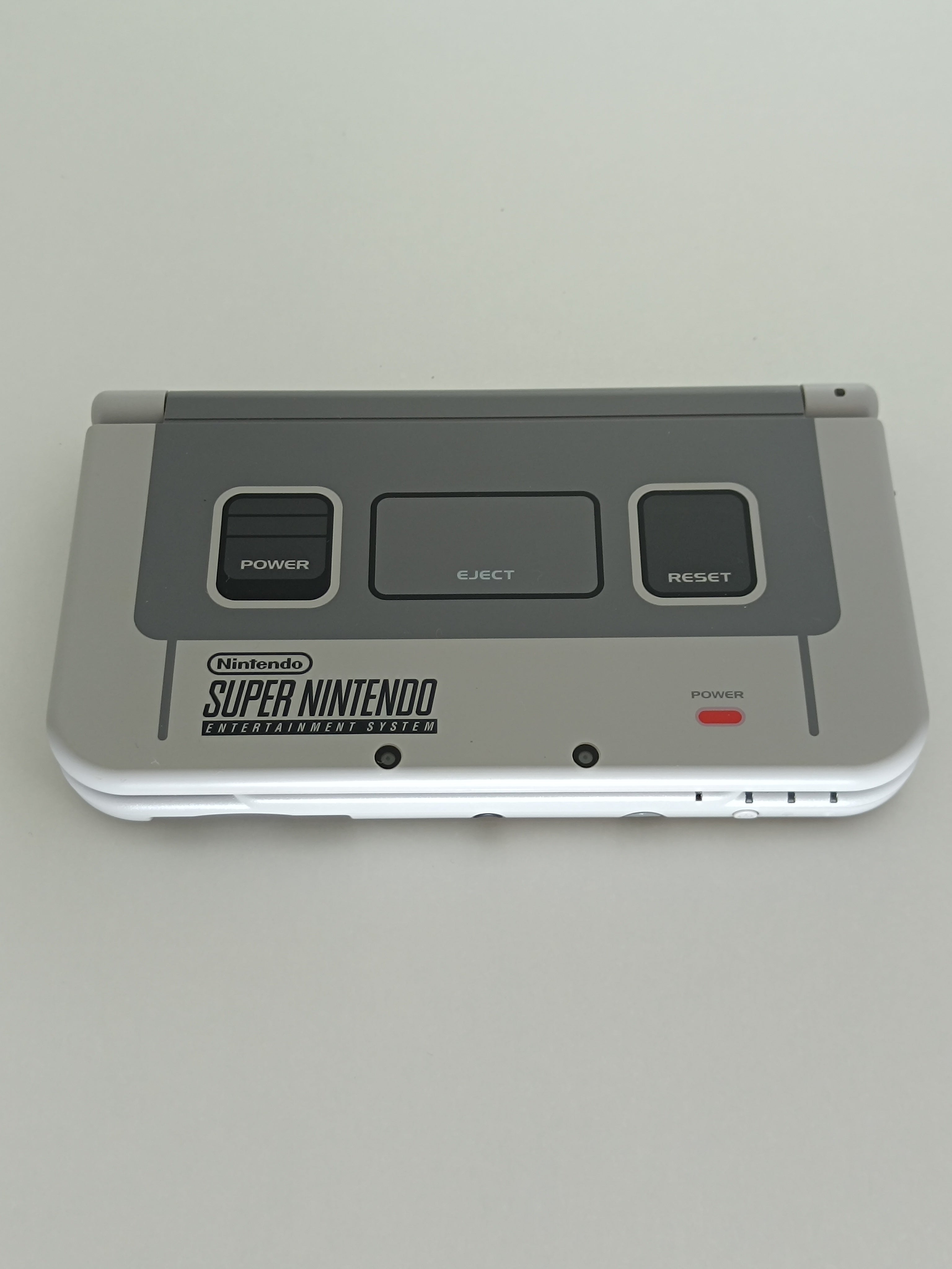 New Nintendo 3DS XL - SNES Edition inkl. Verpackung & Ladegerät