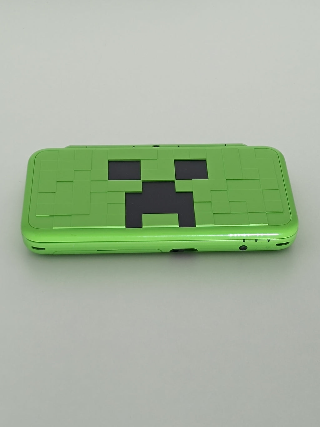 New Nintendo 2DS XL - Minecraft Edition