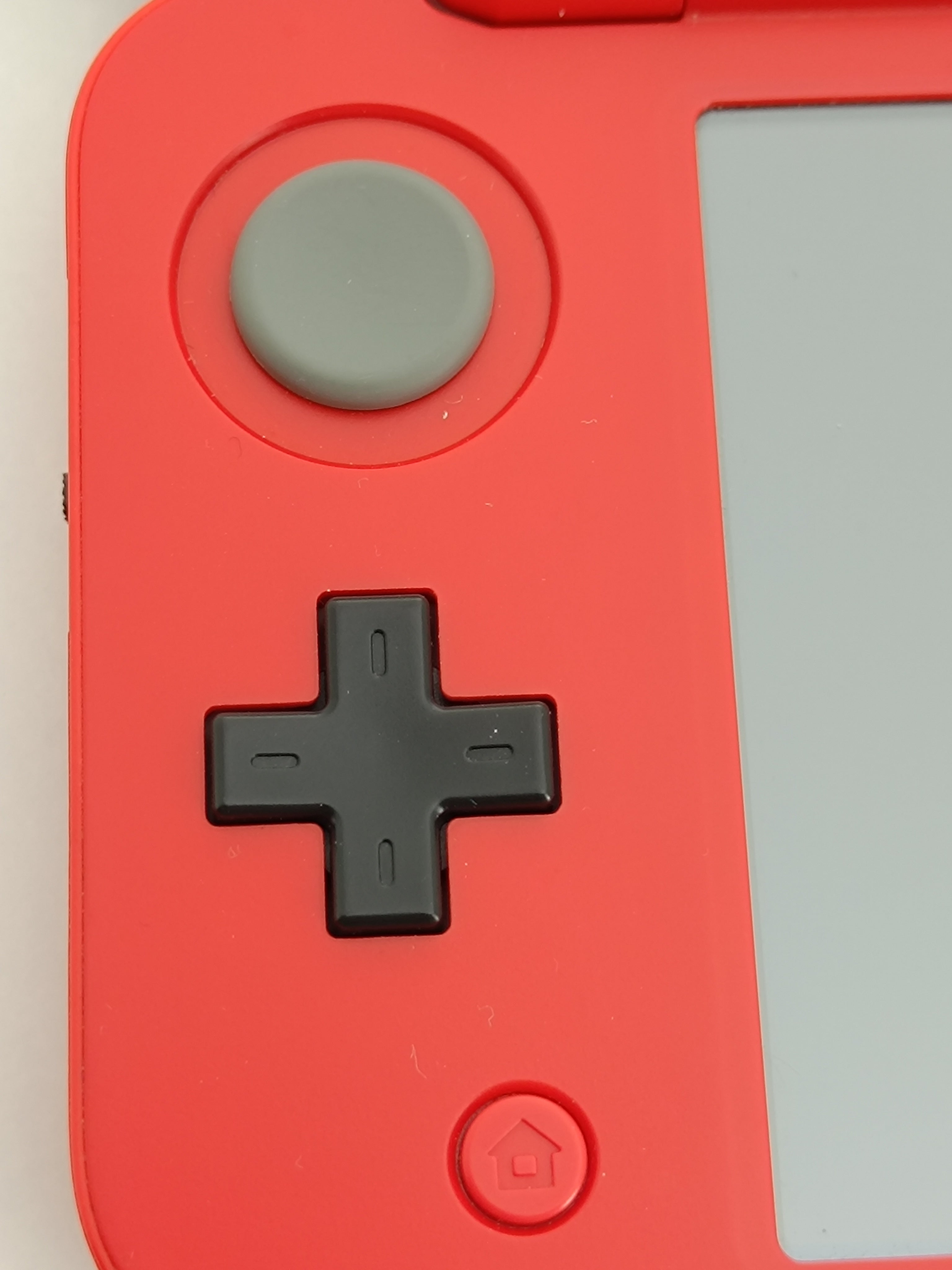 New Nintendo 2DS XL - Pokemon Pokeball Edition - inkl. Ladegerät