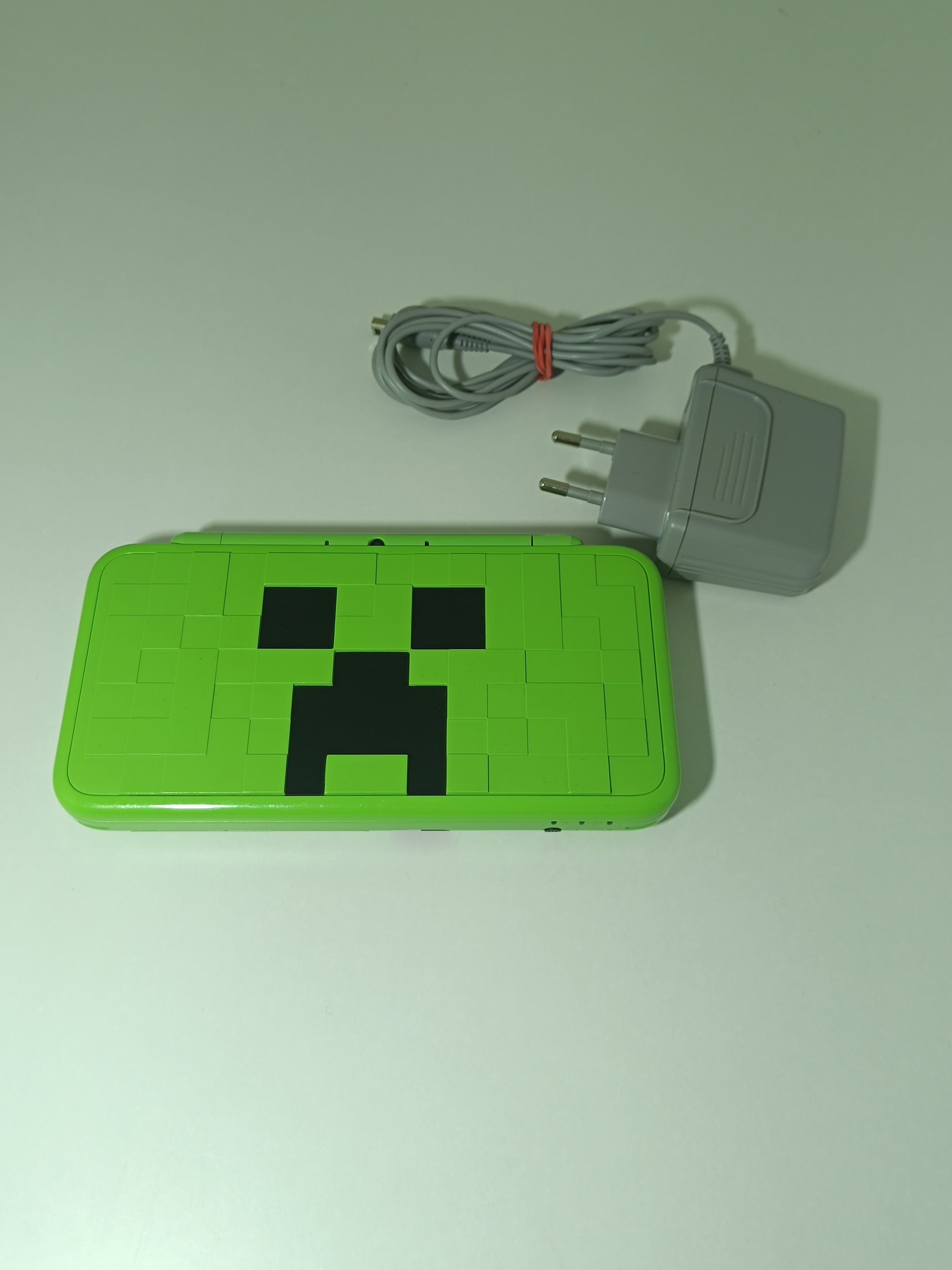 New Nintendo 2DS XL - Minecraft Edition