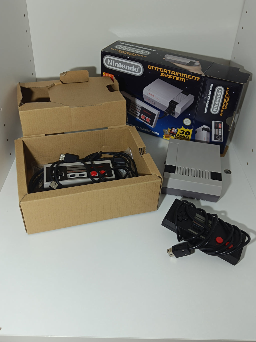 Nintendo NES mini - inkl 2 Controller & Originalverpackung