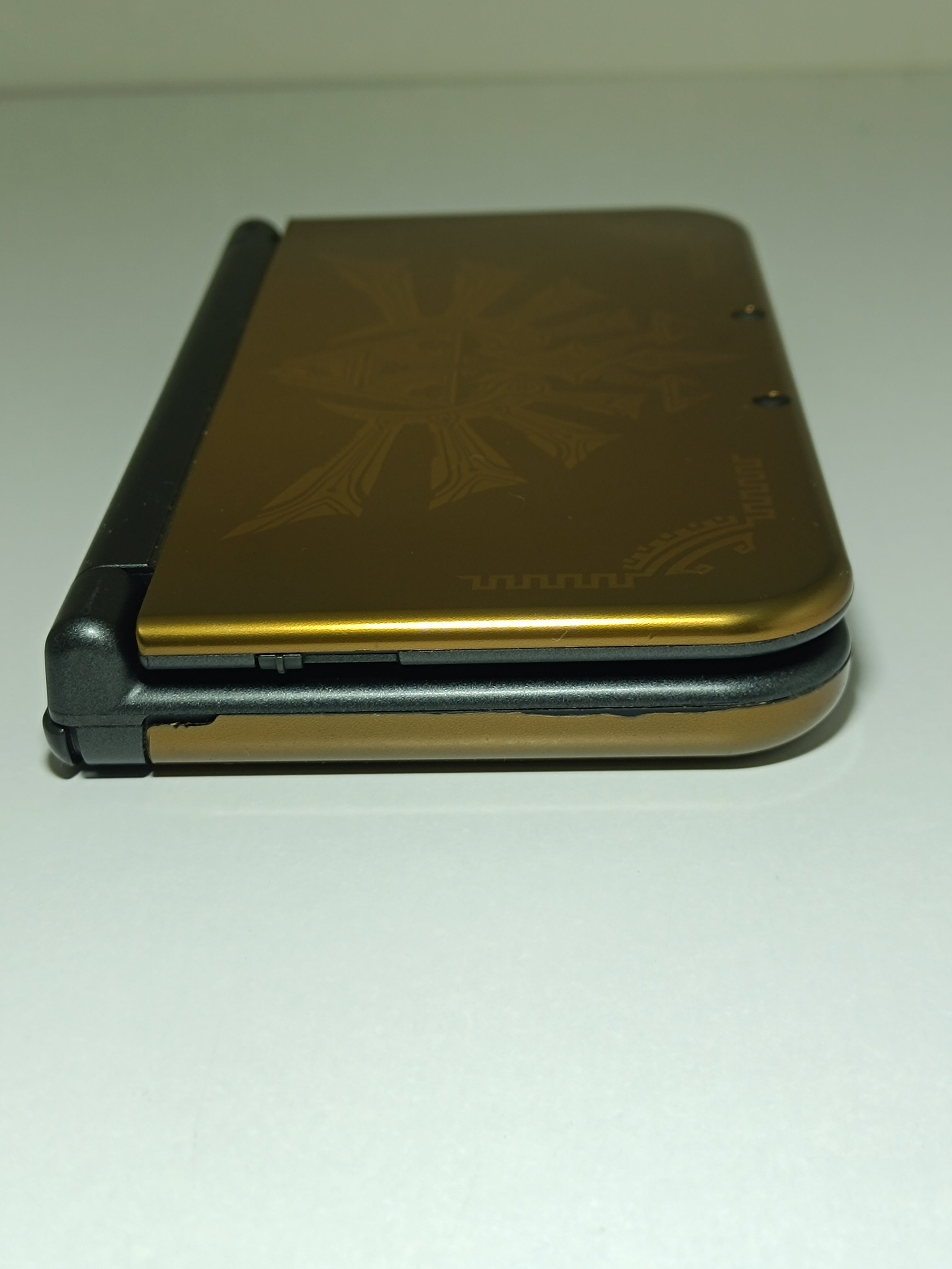 New Nintendo 3DS XL - Hyrule Edition