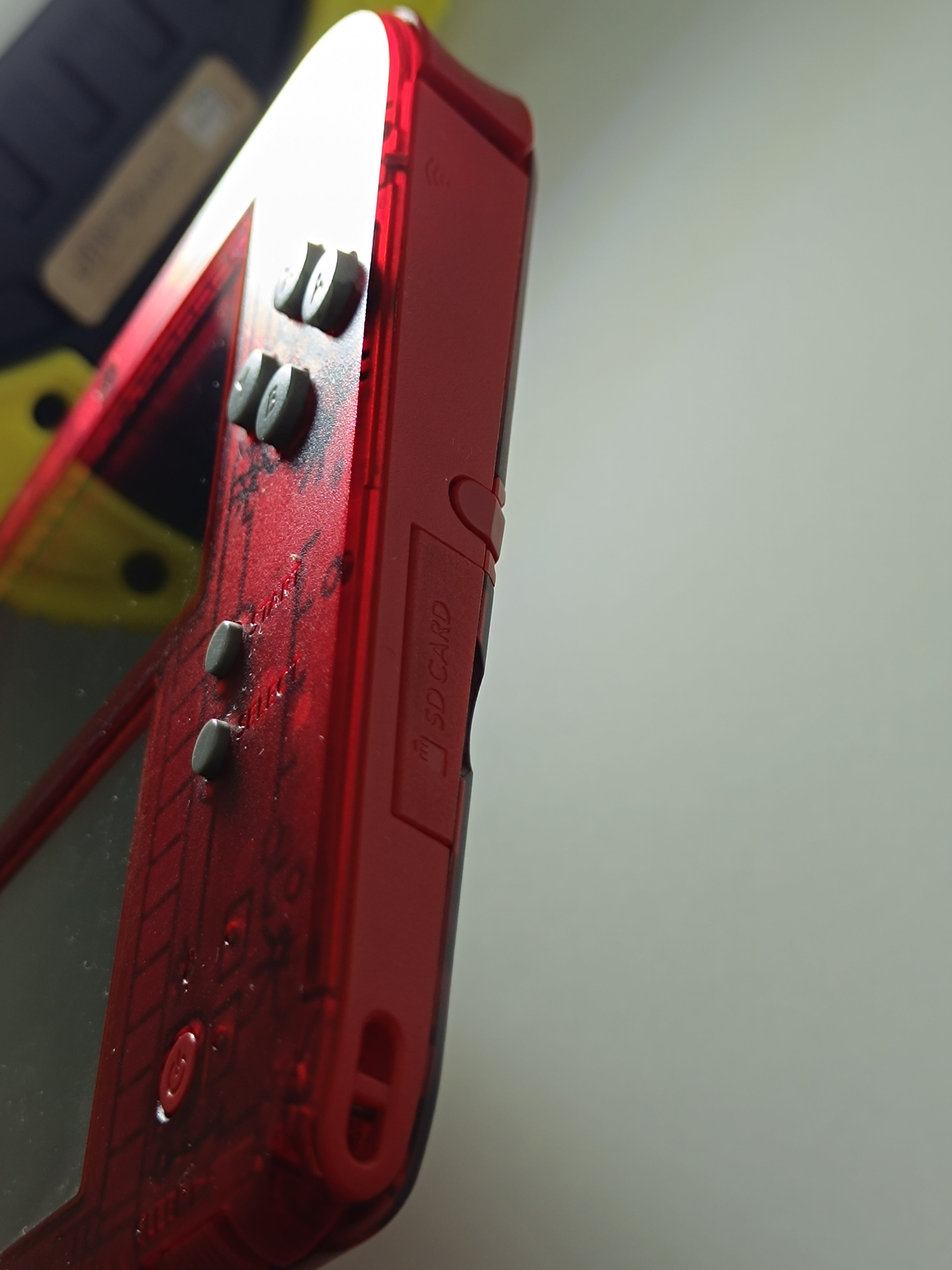 Nintendo 2DS Konsole - Pokemon Omega Rubin Design