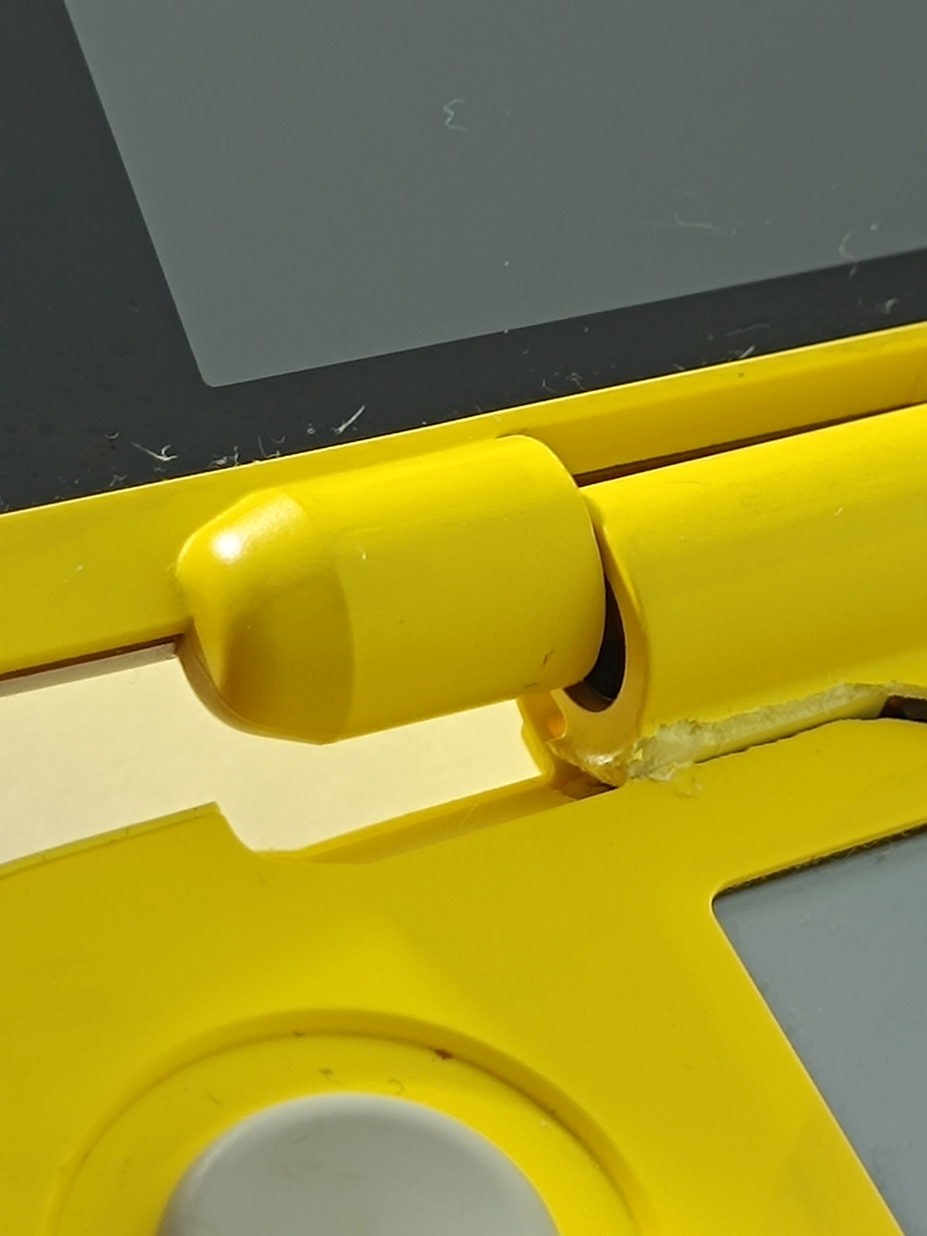 New Nintendo 2DS XL Pikachu Pokemon Edition - mit Bruch | Rarität