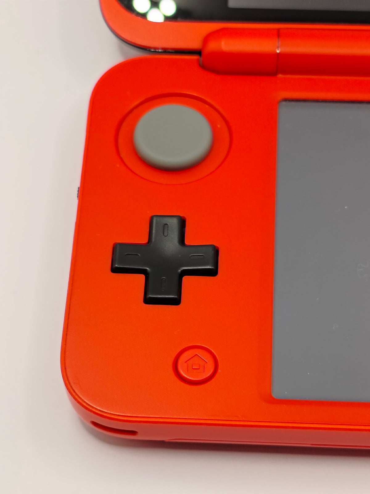 New Nintendo 2DS XL - Pokemon Pokeball Edition - inkl. Ladegerät