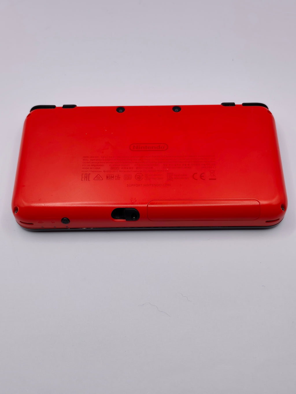 New Nintendo 2DS XL - Pokemon Pokeball Edition - inkl. Ladegerät