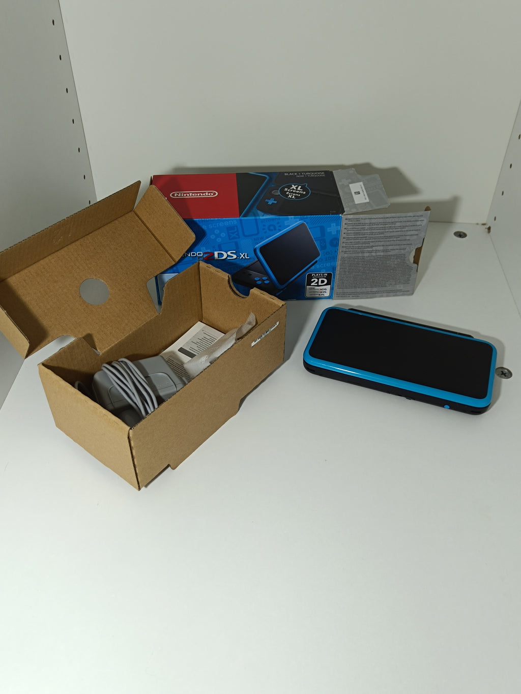 New Nintendo 2DS XL - Blau / Schwarz - inkl. Originalverpackung & Ladegerät