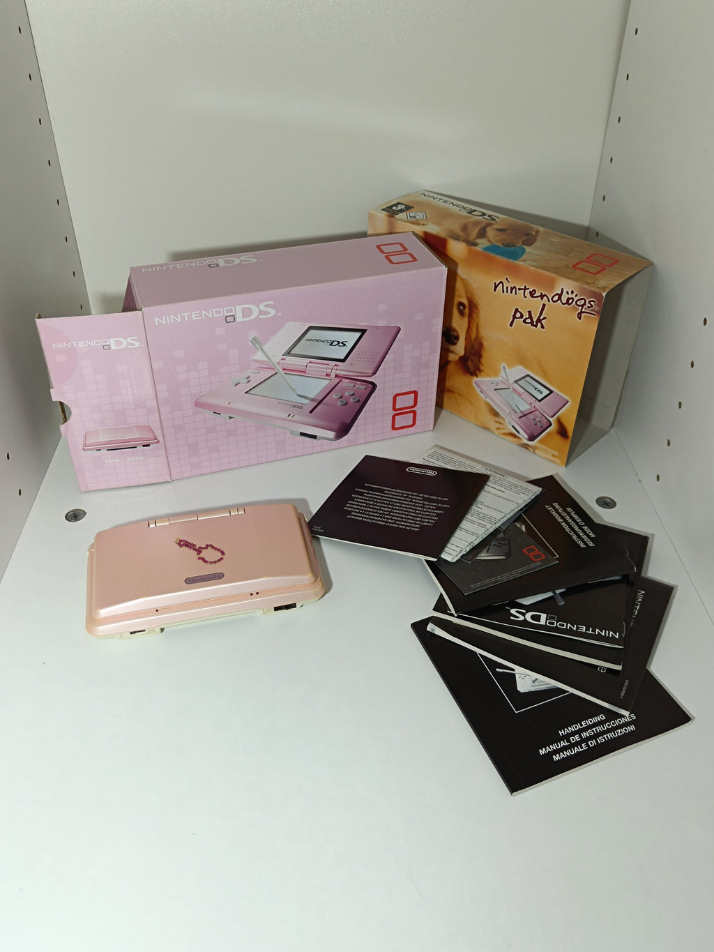 Nintendo DS - Pink - inkl. Originalverpackung - Nintendogs PAK (ohne Spiel)