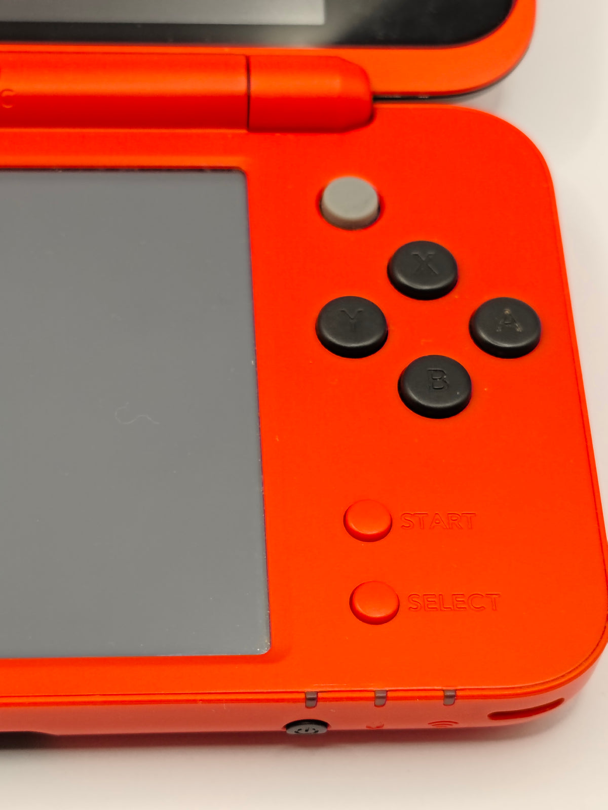 New Nintendo 2DS XL - Pokemon Pokeball Edition - inkl. Ladegerät
