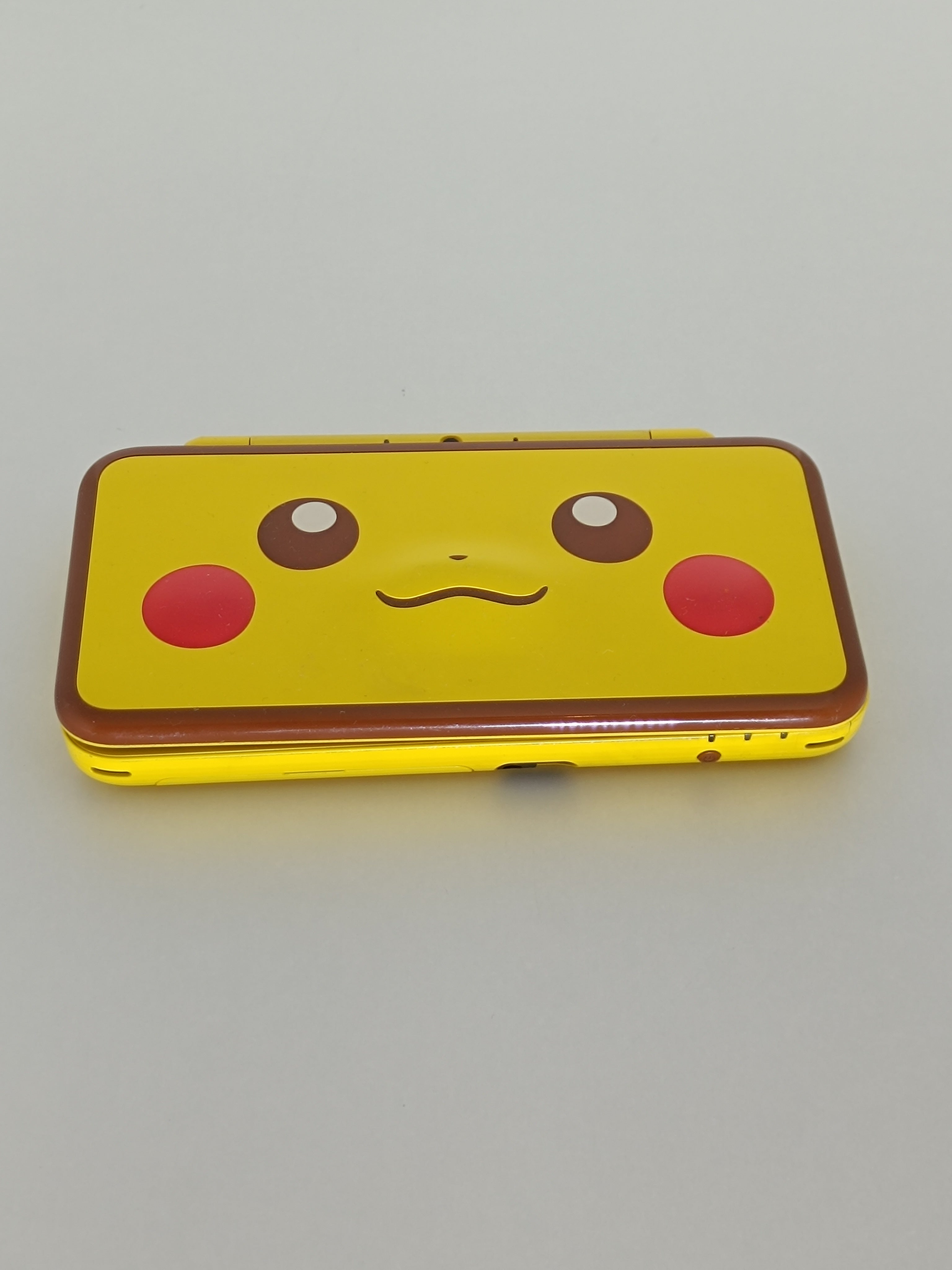 New Nintendo 2DS XL Pikachu Pokemon Edition - mit Bruch | Rarität