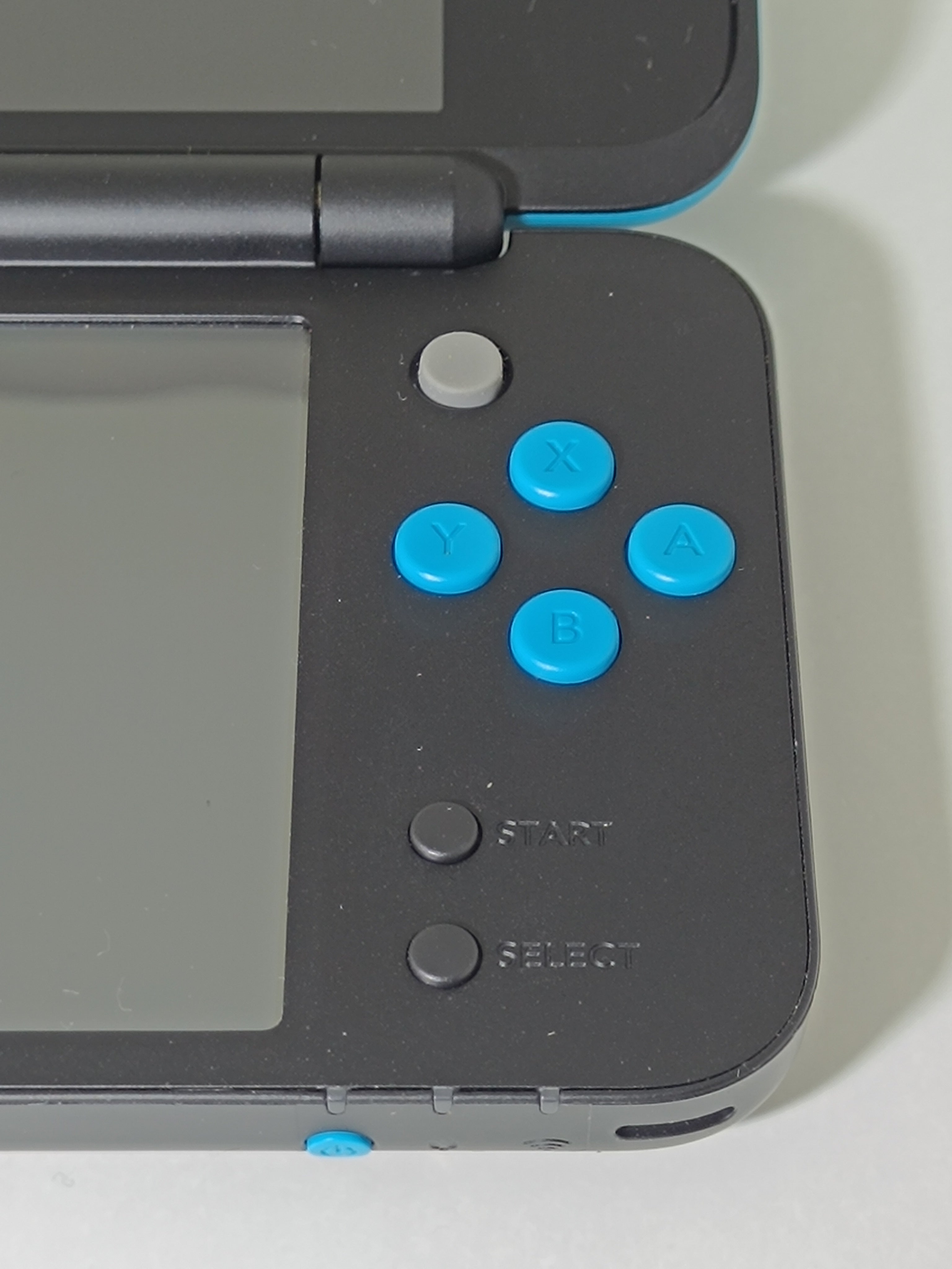 New Nintendo 2DS XL - Blau / Schwarz - inkl. Originalverpackung & Ladegerät