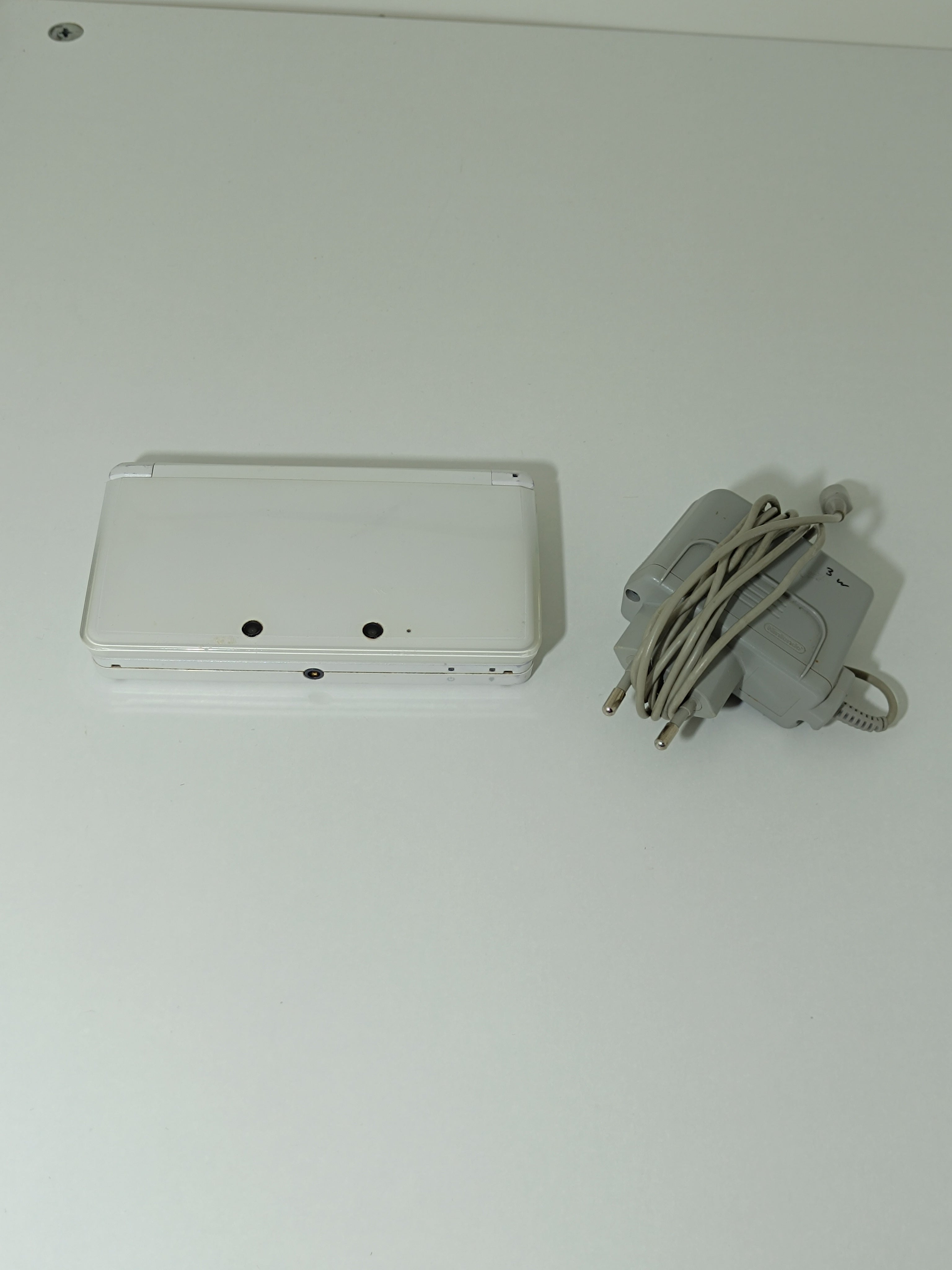 Nintendo 3DS - weiß - inkl. Ladegerät