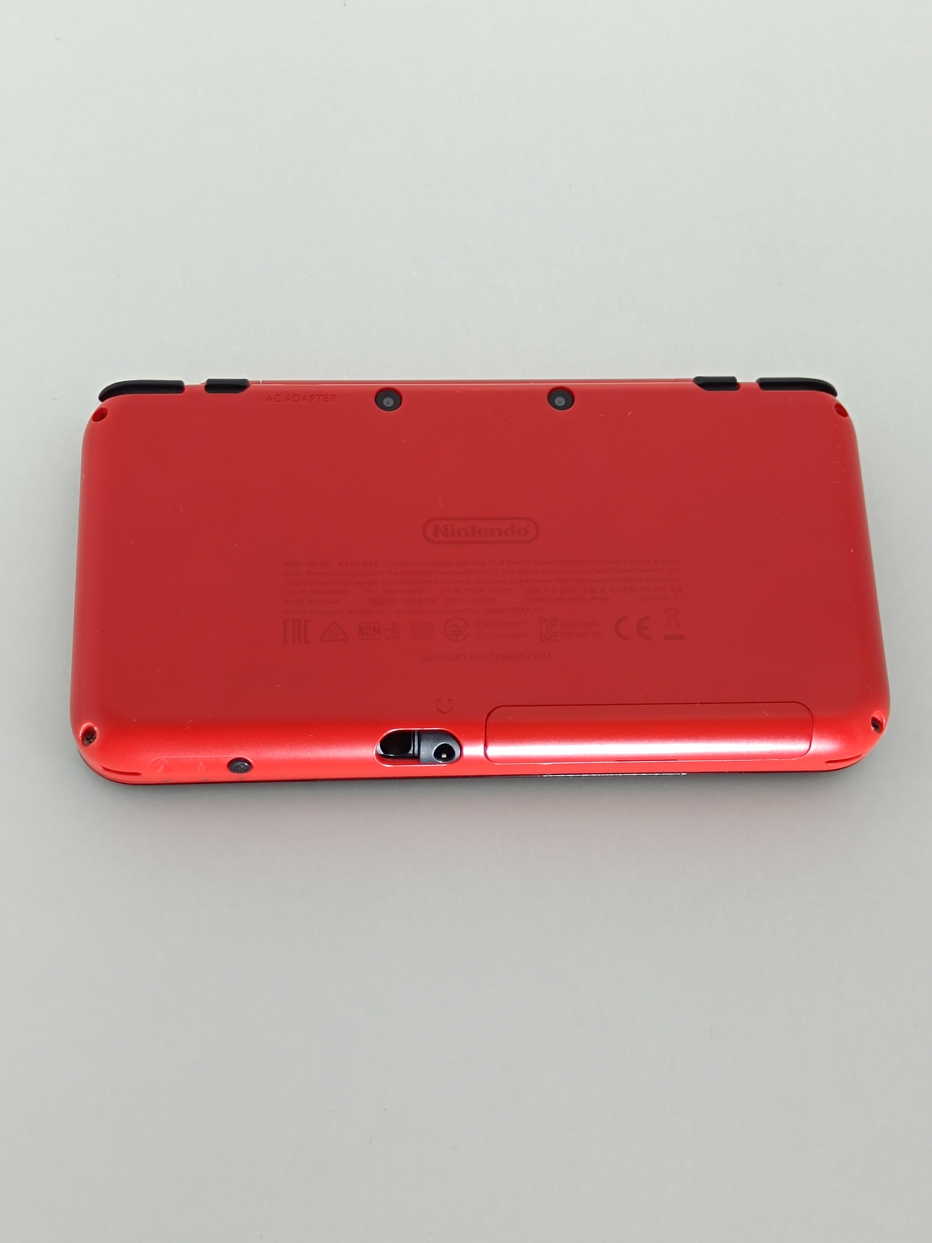New Nintendo 2DS XL - Pokemon Pokeball Edition - inkl. Ladegerät