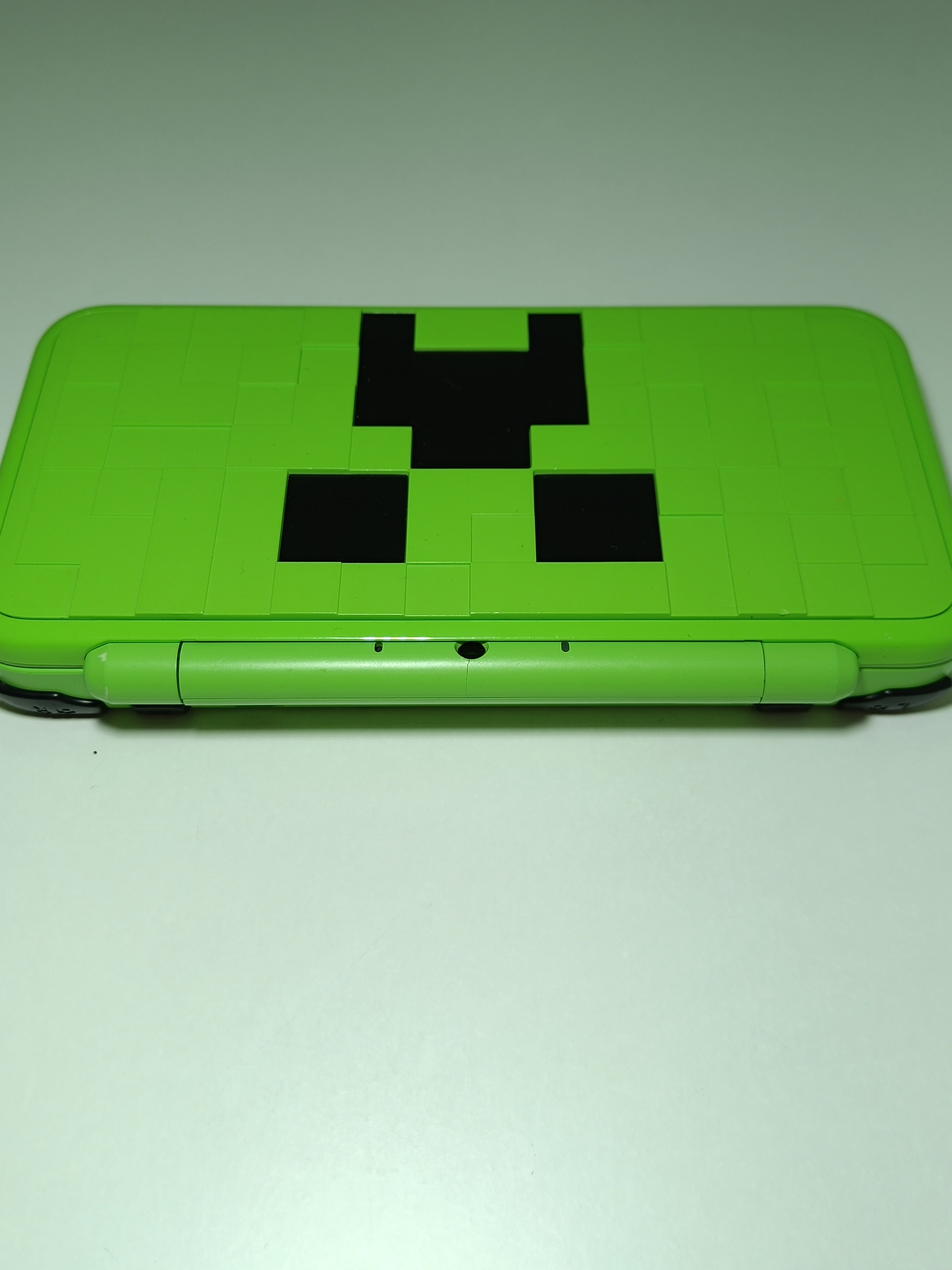 New Nintendo 2DS XL - Minecraft Edition
