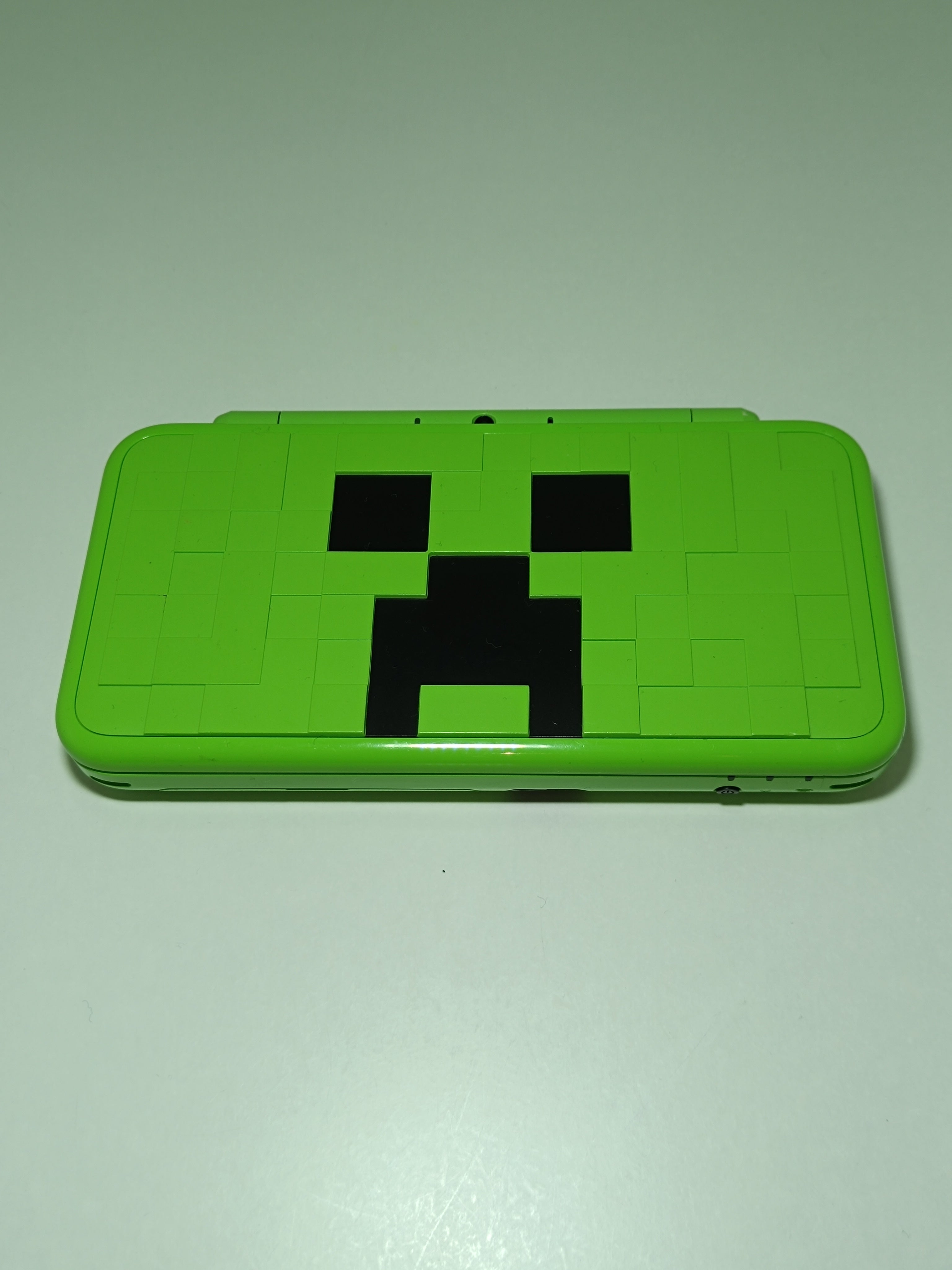 New Nintendo 2DS XL - Minecraft Edition