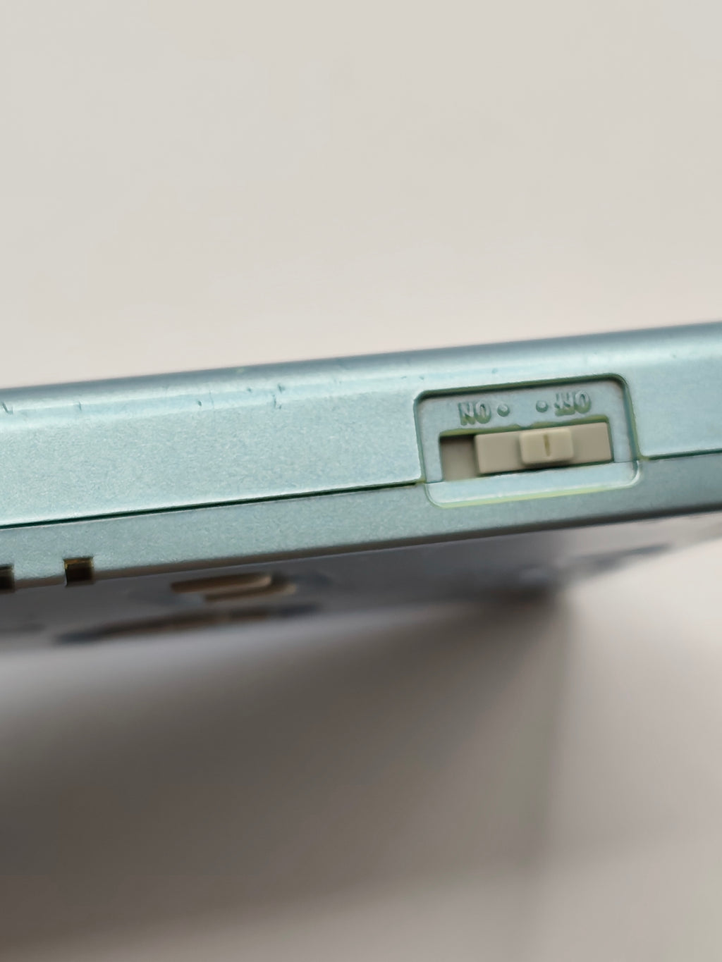 Game Boy Advance SP - Glacier Blue, inkl. Verpackung & Ladegerät