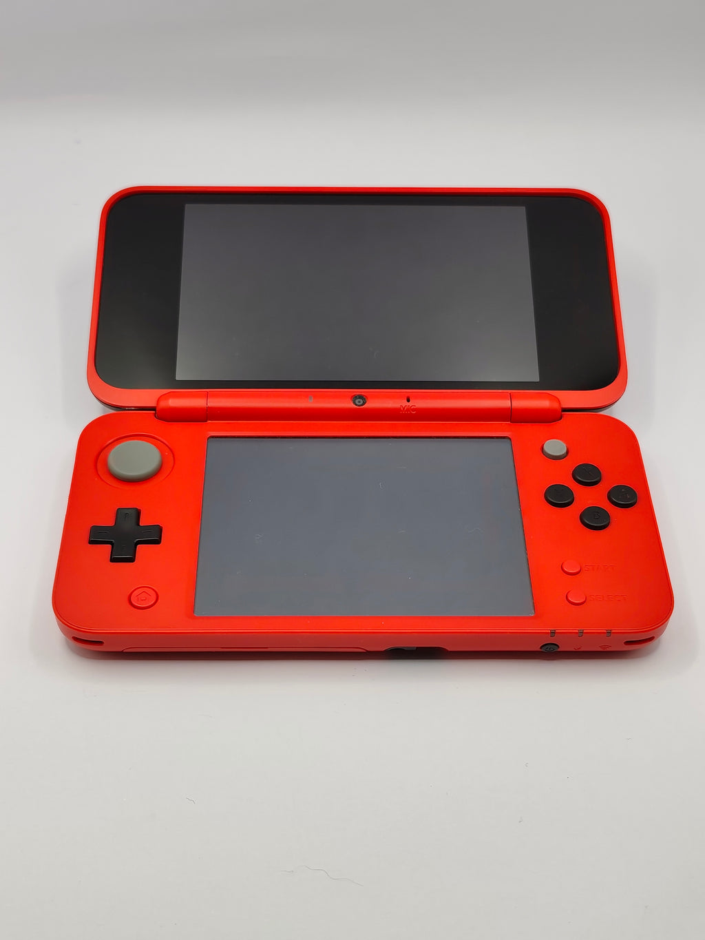 New Nintendo 2DS XL - Pokemon Pokeball Edition - inkl. Ladegerät