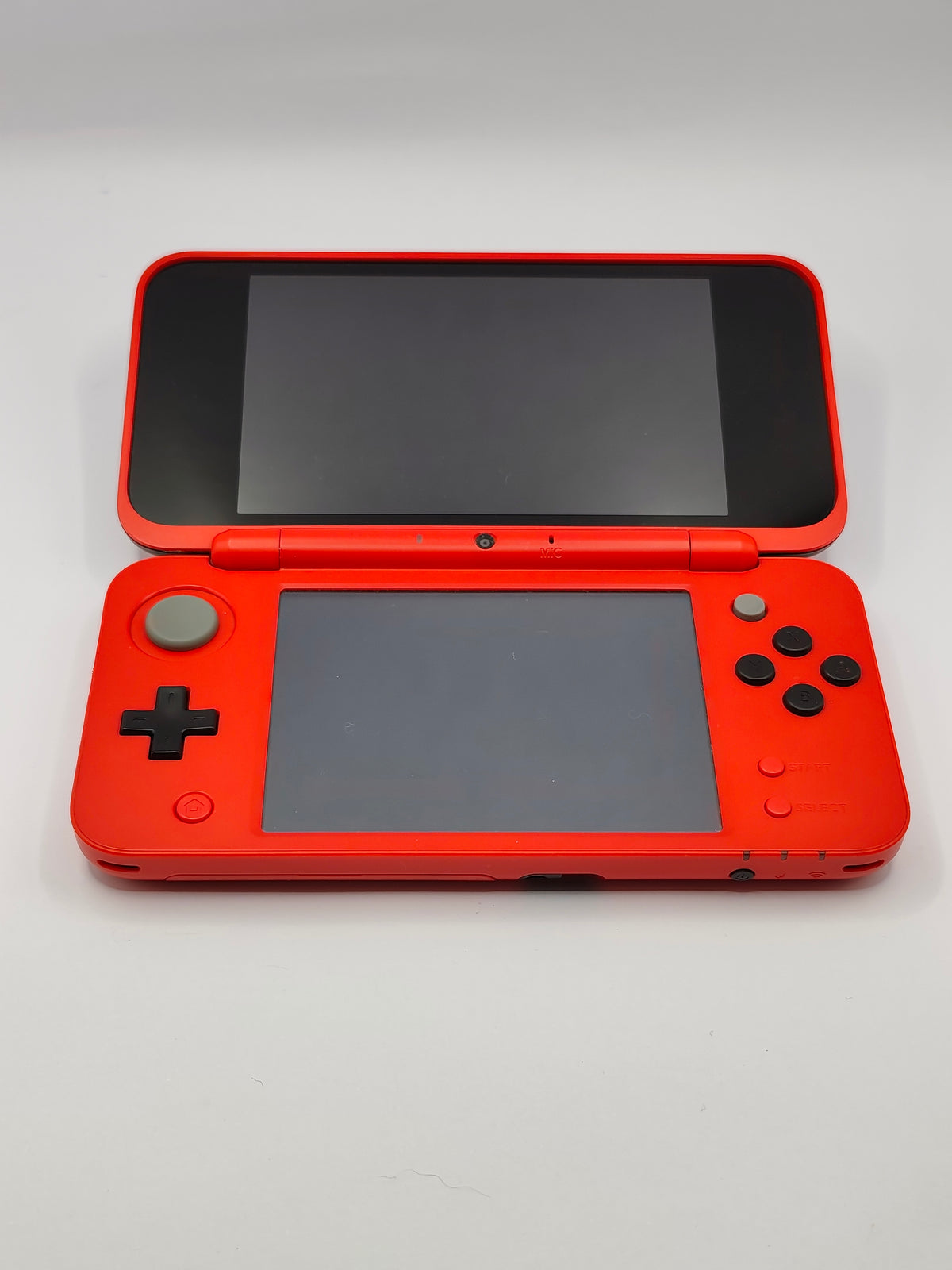 New Nintendo 2DS XL - Pokemon Pokeball Edition - inkl. Ladegerät